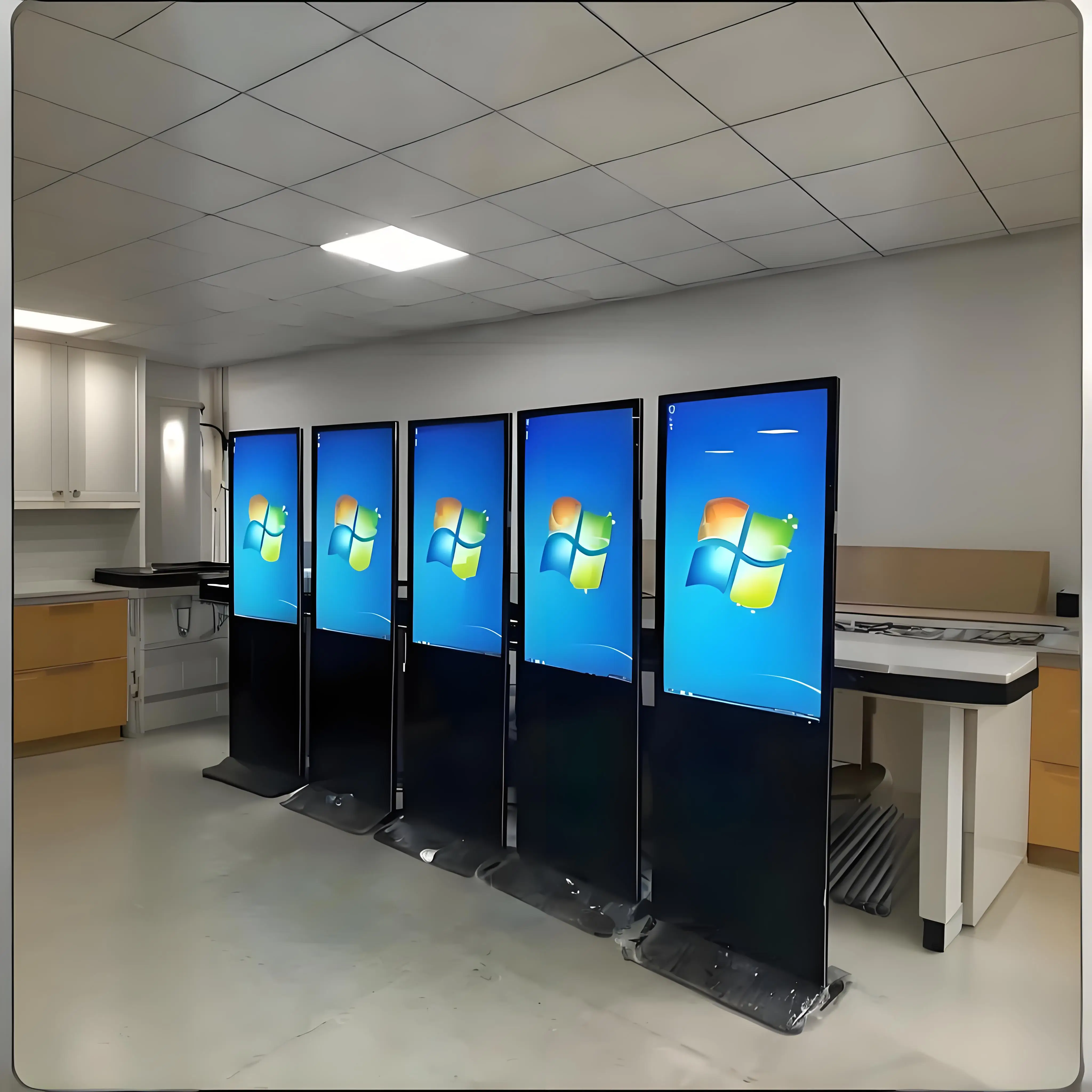 43 50 55 Inch Indoor LCD Digital Screen  Totem OEM ODM Media Player 2K 4K Advertising Equipment Display Advertising