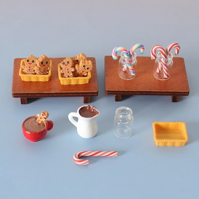 ミニチュアジンジャーブレッドクッキー ドールハウスフィギュア 笑顔の顔 アイシングディテール ドールハウス用の小さな卓上装飾 クリスマスギフト