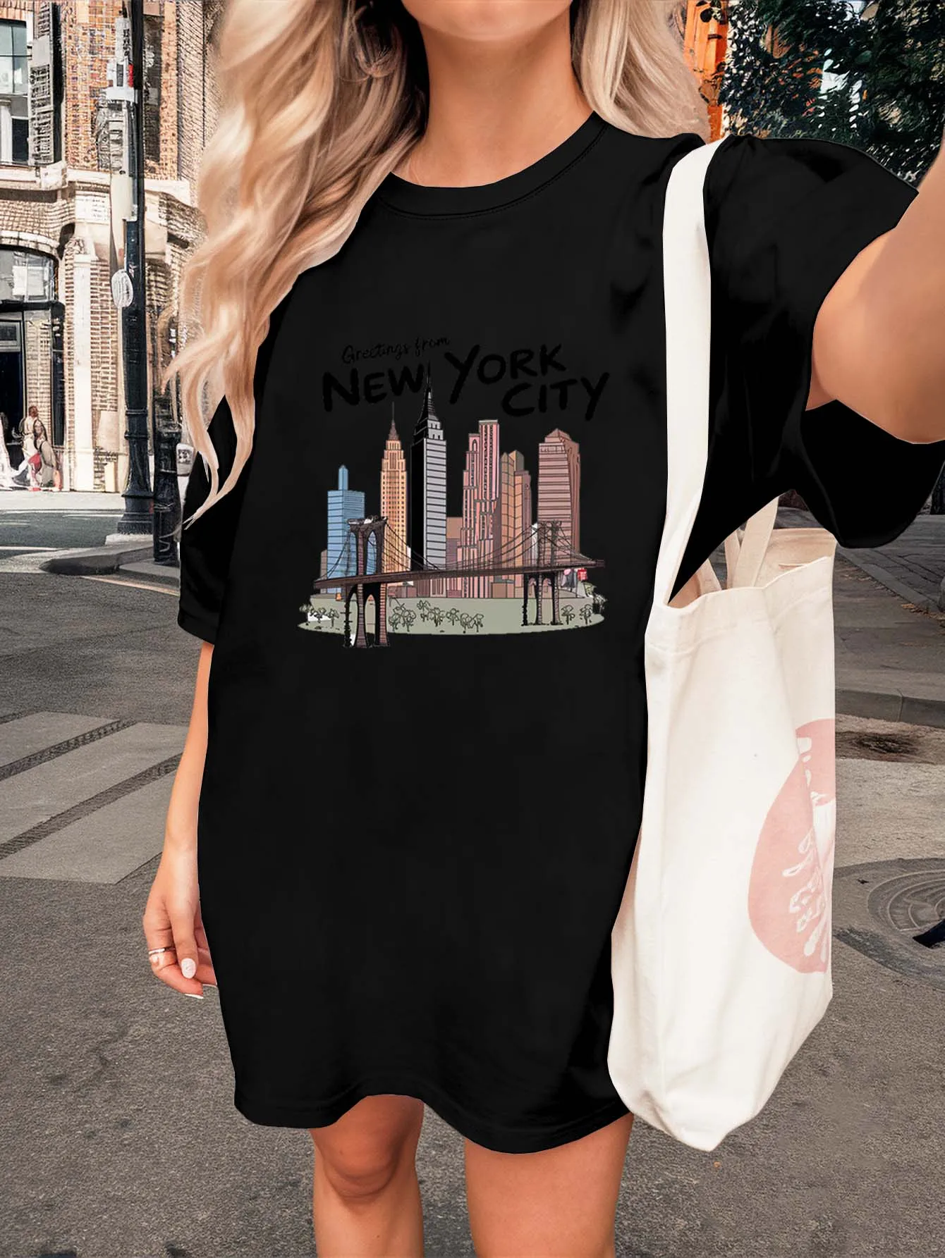 Camiseta gráfica de Saudações plus size da cidade de Nova York Capturando requintadamente charme urbano e elegância