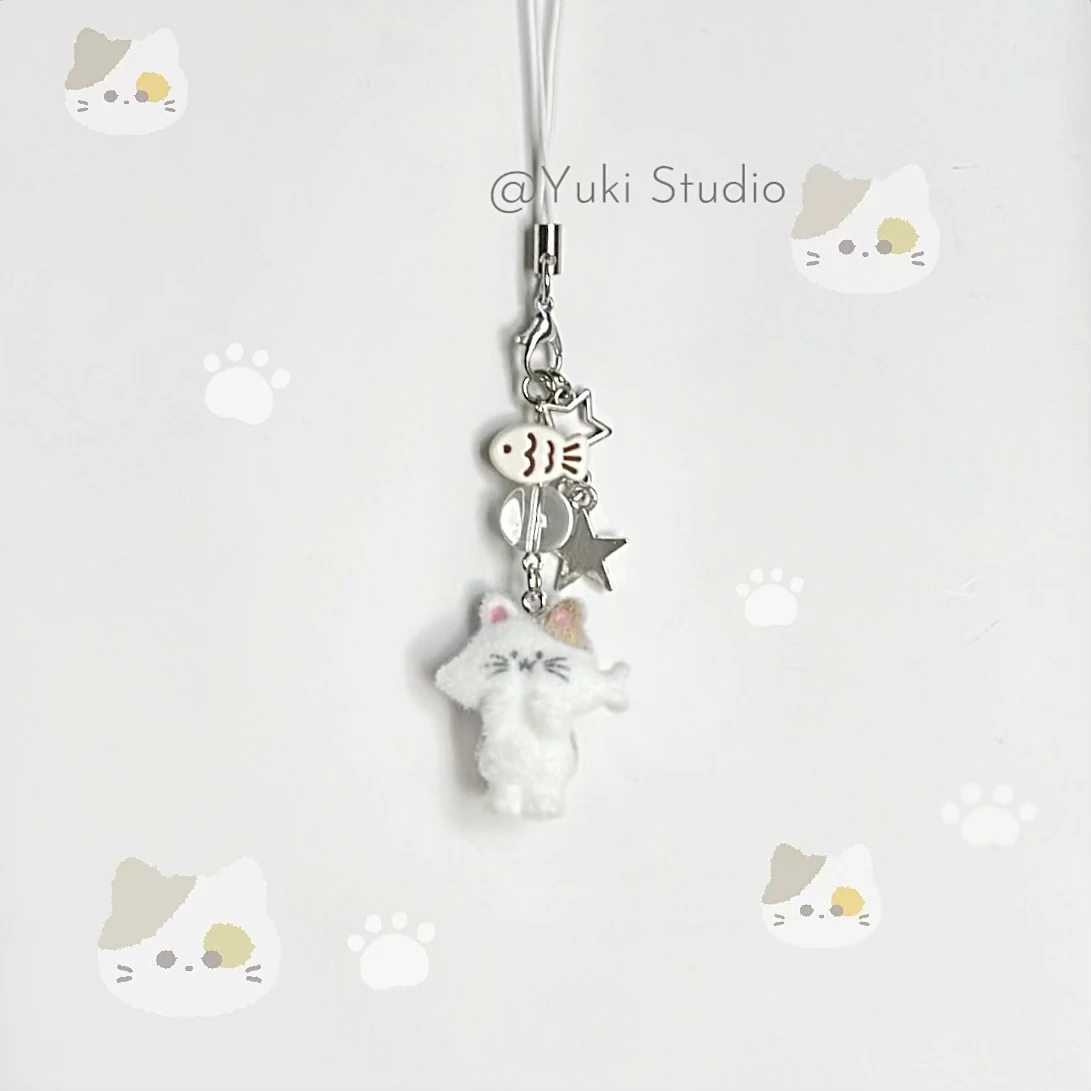 1pcs Resin Flocking White Cute Cat Eating Fish Pendant Charms Jewelry Making Mobile Phone Clothes Hat Car Decoration Ornaments