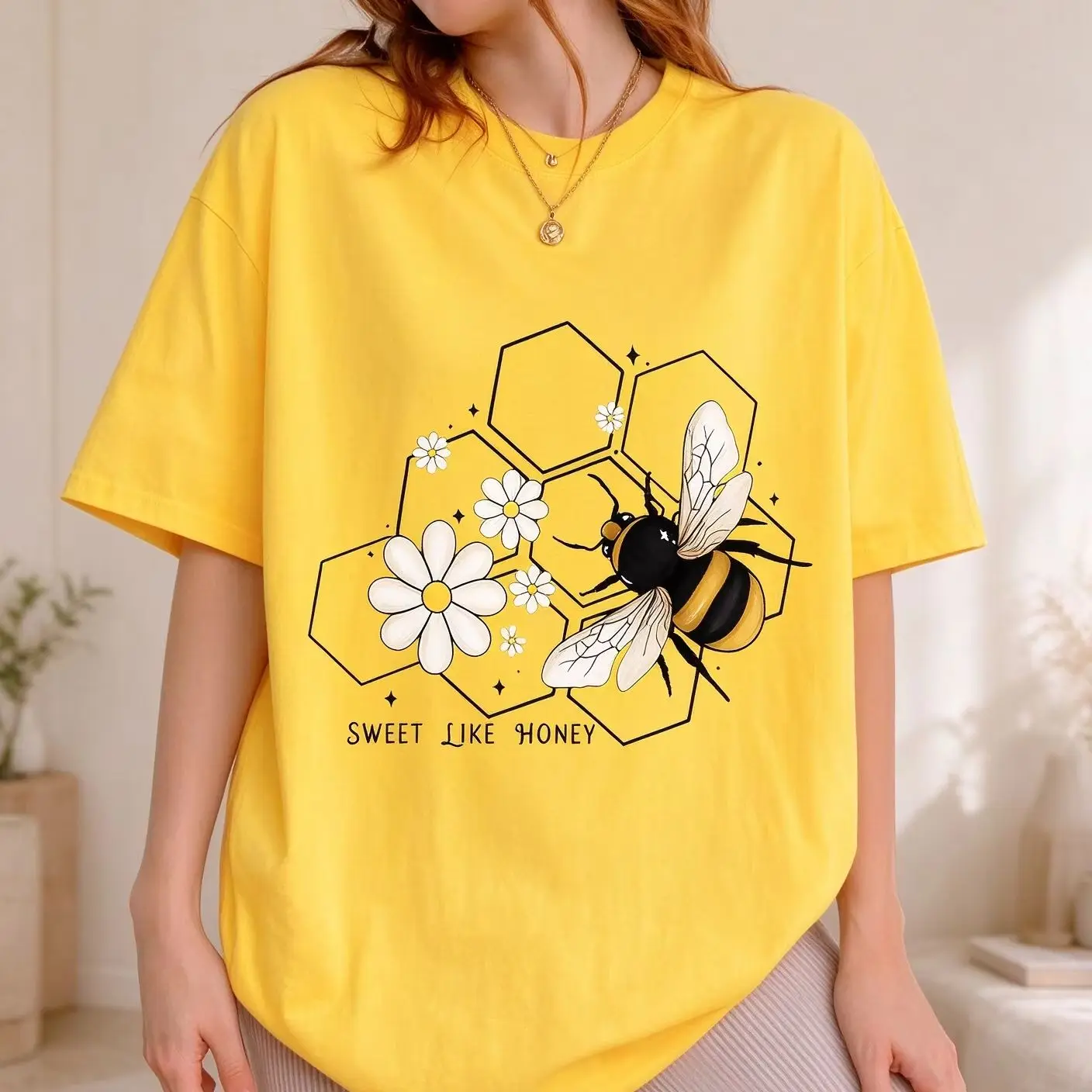 Women Sweet Like Honey T‑Shirt Cute Bee Daisy Flower Honeycomb Print Short Sleeve Casual Cotton Tee Aesthetic Tops