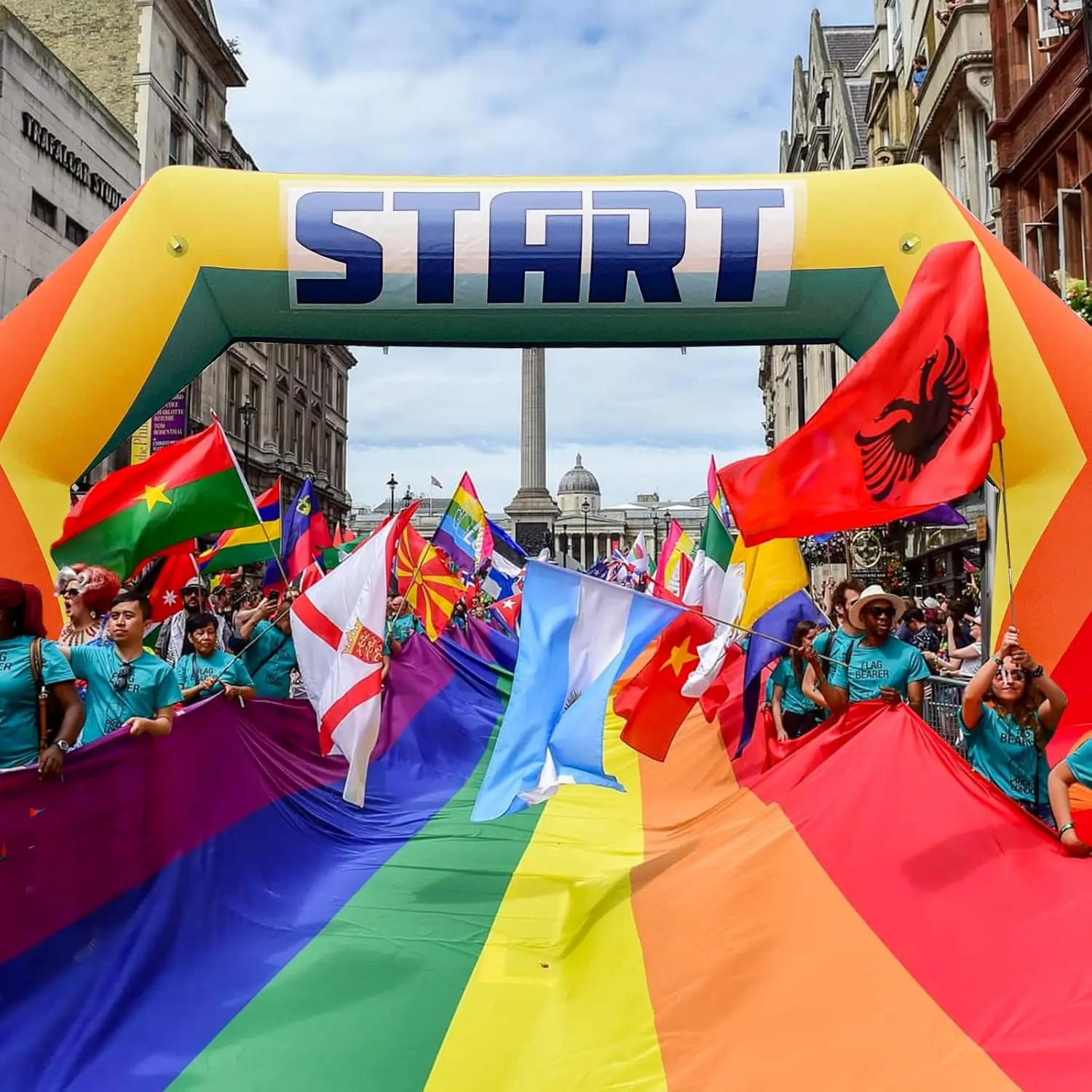 Arco gonfiabile dell'arco dell'arcobaleno della linea di finitura di inizio 20ft con il ventilatore 240W, arco gonfiabile all'aperto per il commercio pubblicitario della corsa del partito