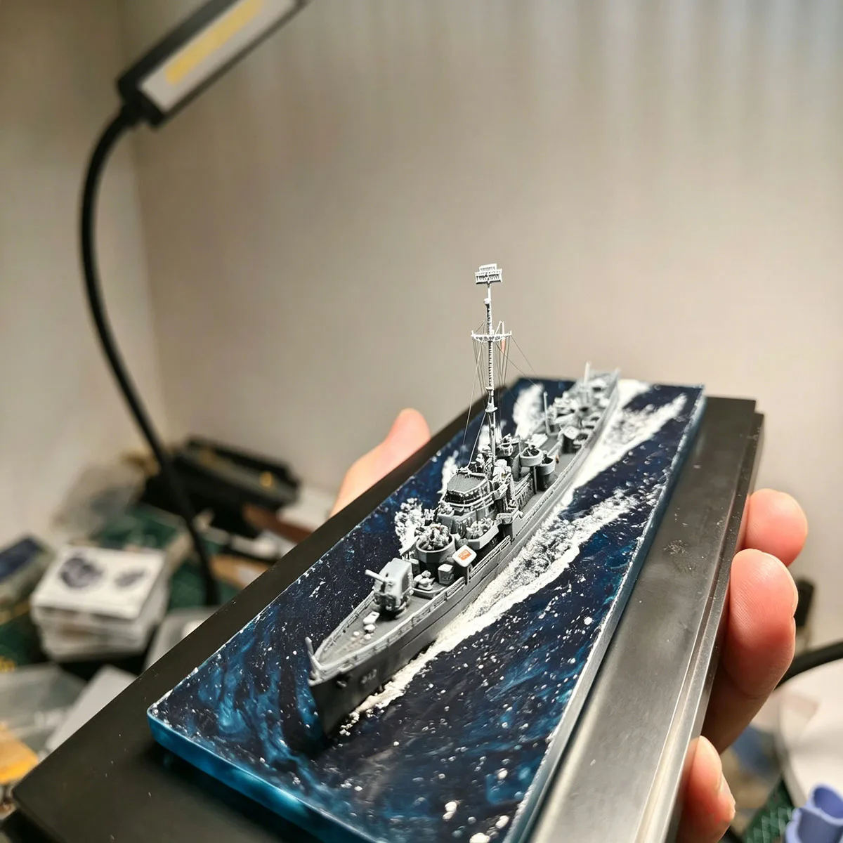 1/700 Butler-class Destroyer USS Roberts Water Scene Model 18cm Handmade Ship Scene Static Model Ornaments