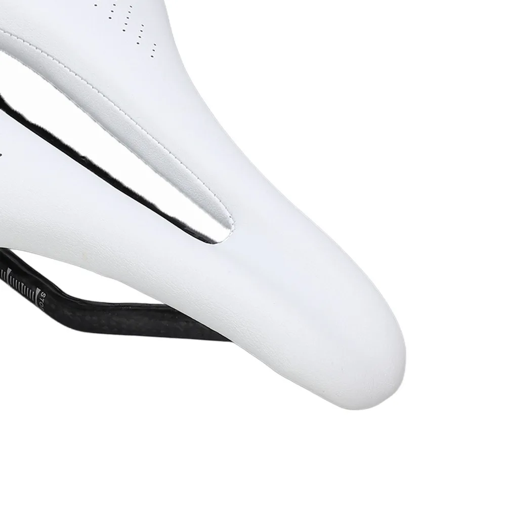 

Велосипедное седло шириной 155 мм, полое, легкое, с амортизацией, из микрофибры и губчатого наполнителя.