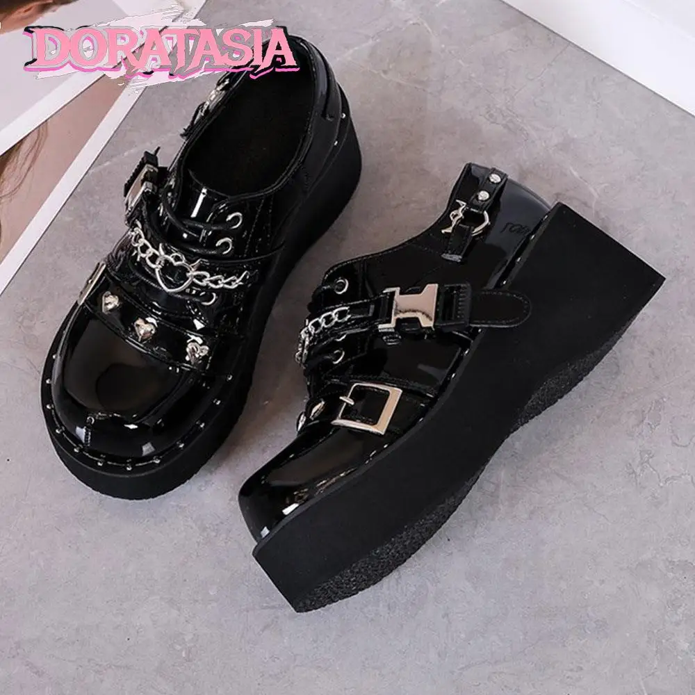 DORATASIA kobiety platforma buty Mary jane Cosplay Lolita Gothic punkowe dziewczyny pompy łańcuszek z sercem Hook Loop czarna klamra kliny buty