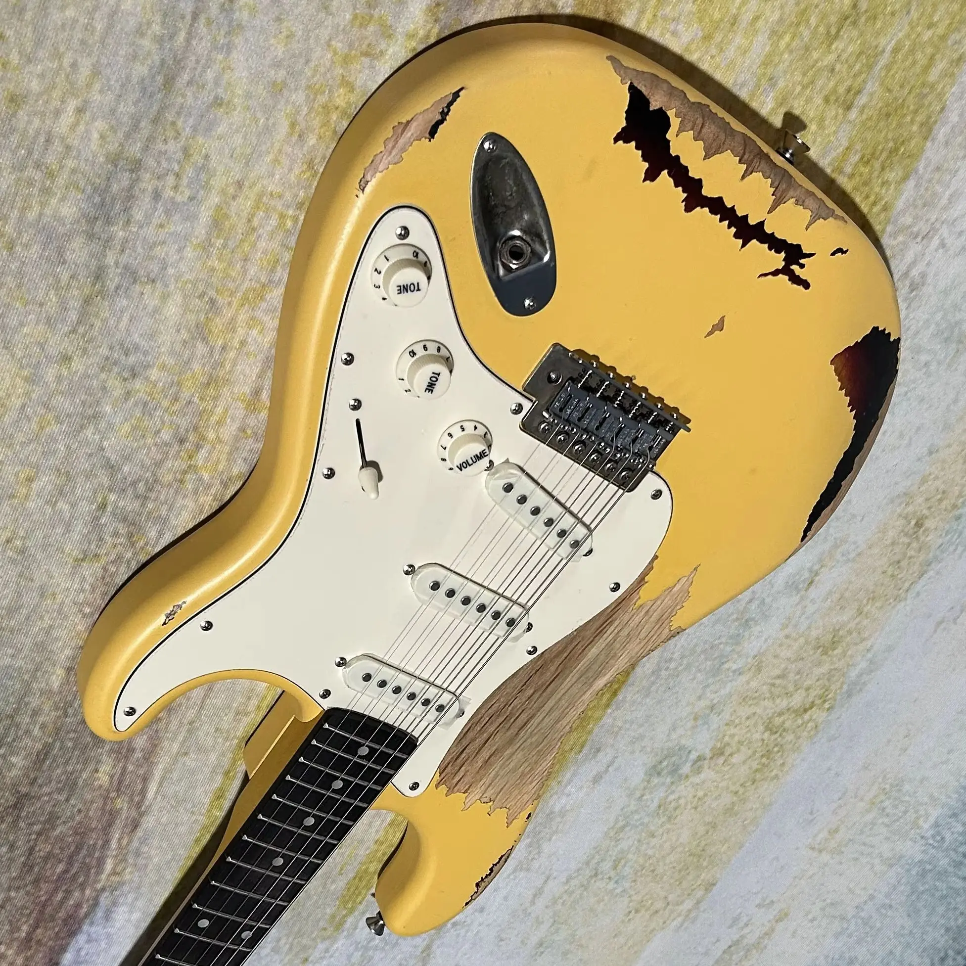 

Aged Electric Guitars Alder Body Yellow Color Rosewood Fretboard
