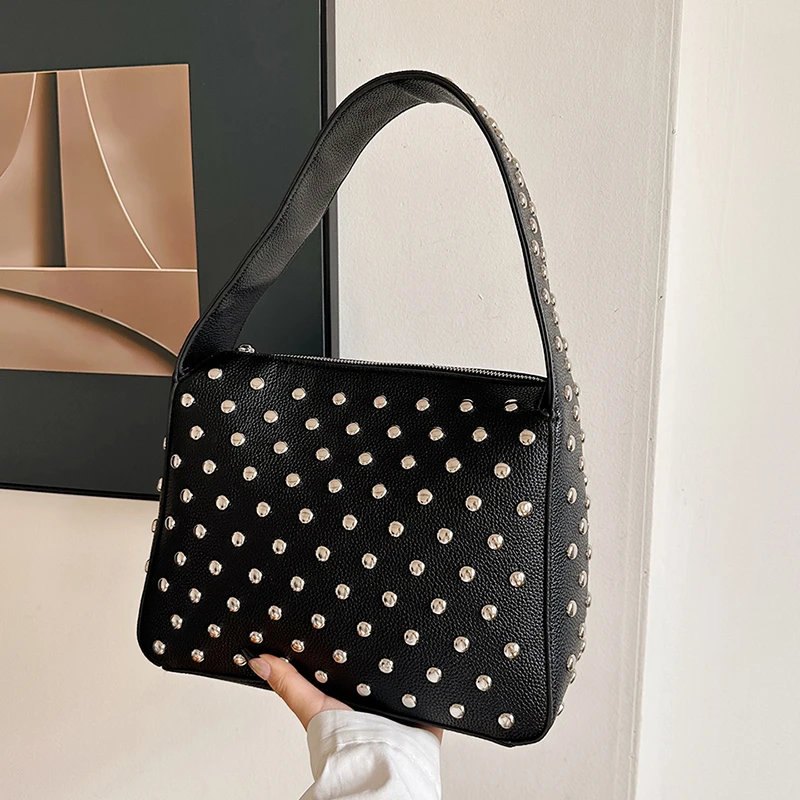 Modische Sling-Handtaschen, Shopper-Tasche, Nieten-Design, Hobo-Schultertaschen, 2024, schwarzer Punk-Stil, Unterarm-Schulter-Handtasche und Geldbörse – Detail 3