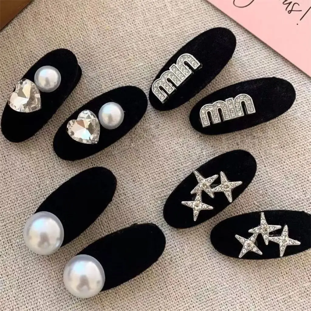 

New Classic Velvet Hairpin Elegant Ladies' Side Parting Clip with Pearl Letters and Sparkling Diamond Side Fringe Duckbill Clip