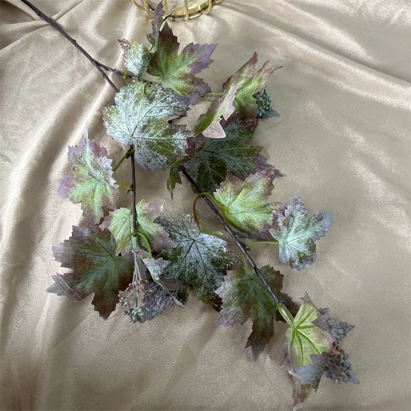 Lebensechter Traubenblattzweig aus Seide für Zuhause, Hochzeit, DIY-Dekoration, künstliche Weinrebenblätter mit Früchten, Party, Zimmer, Herbstdekoration – Detail 6