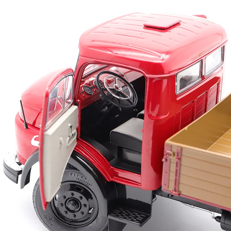 Mercedes-Benz L911 1:18 Die-Cast Metal Truck Model