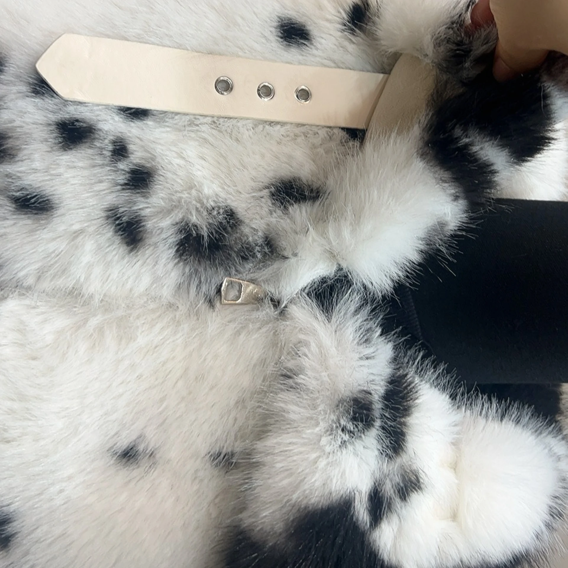 Giacca corta in pelliccia di volpe sintetica con cerniera Cappotto in peluche con stampa animalier con risvolto Giacche soffici da donna allentate alla moda Cappotto peloso invernale con cerniera