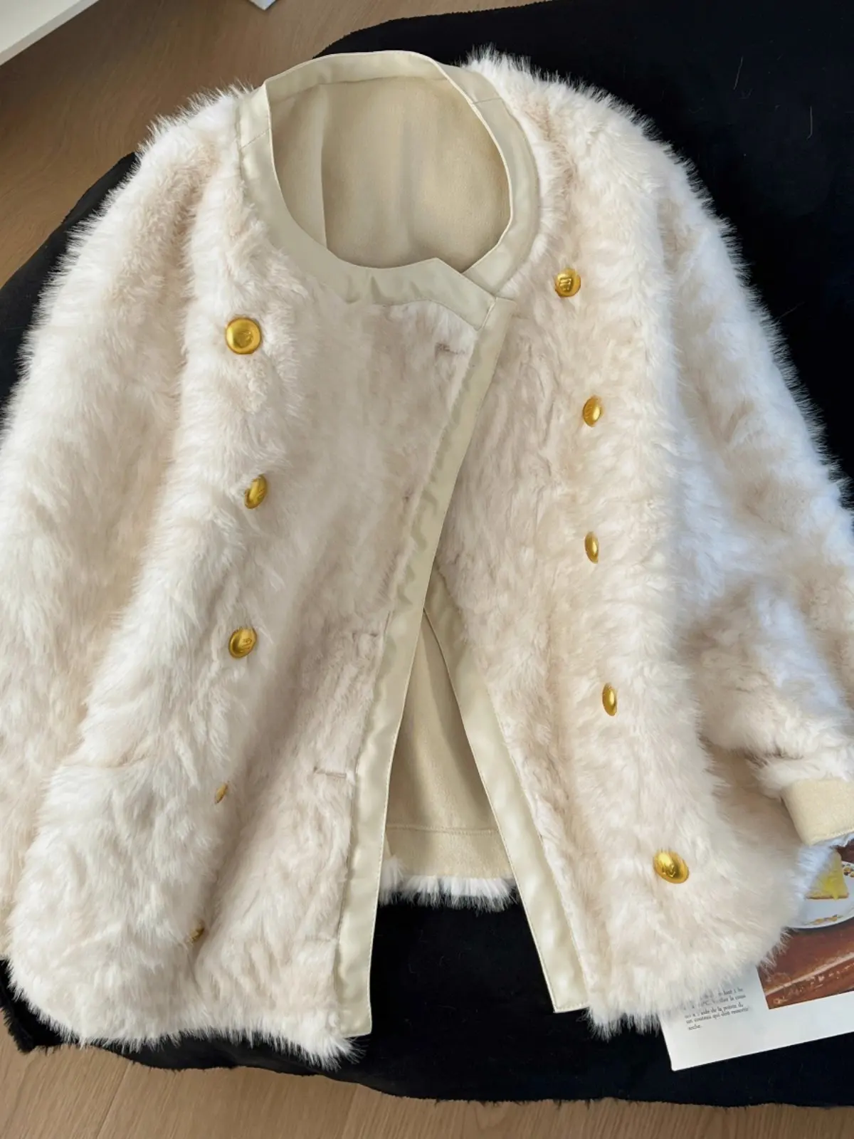 

Элегантная короткая шуба из искусственного меха для женщин, новинка зимы 2026, в стиле знаменитостей, тонкая, из искусственной кожи, с интегрированным мехом, верхняя одежда, круглый вырез, длинный рукав