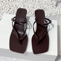 Designer New Flip Flops Leather Flat Sandals Women Split Toe Holiday Strappy Sandals Summer Brand Beach Walking Shoes For Woman