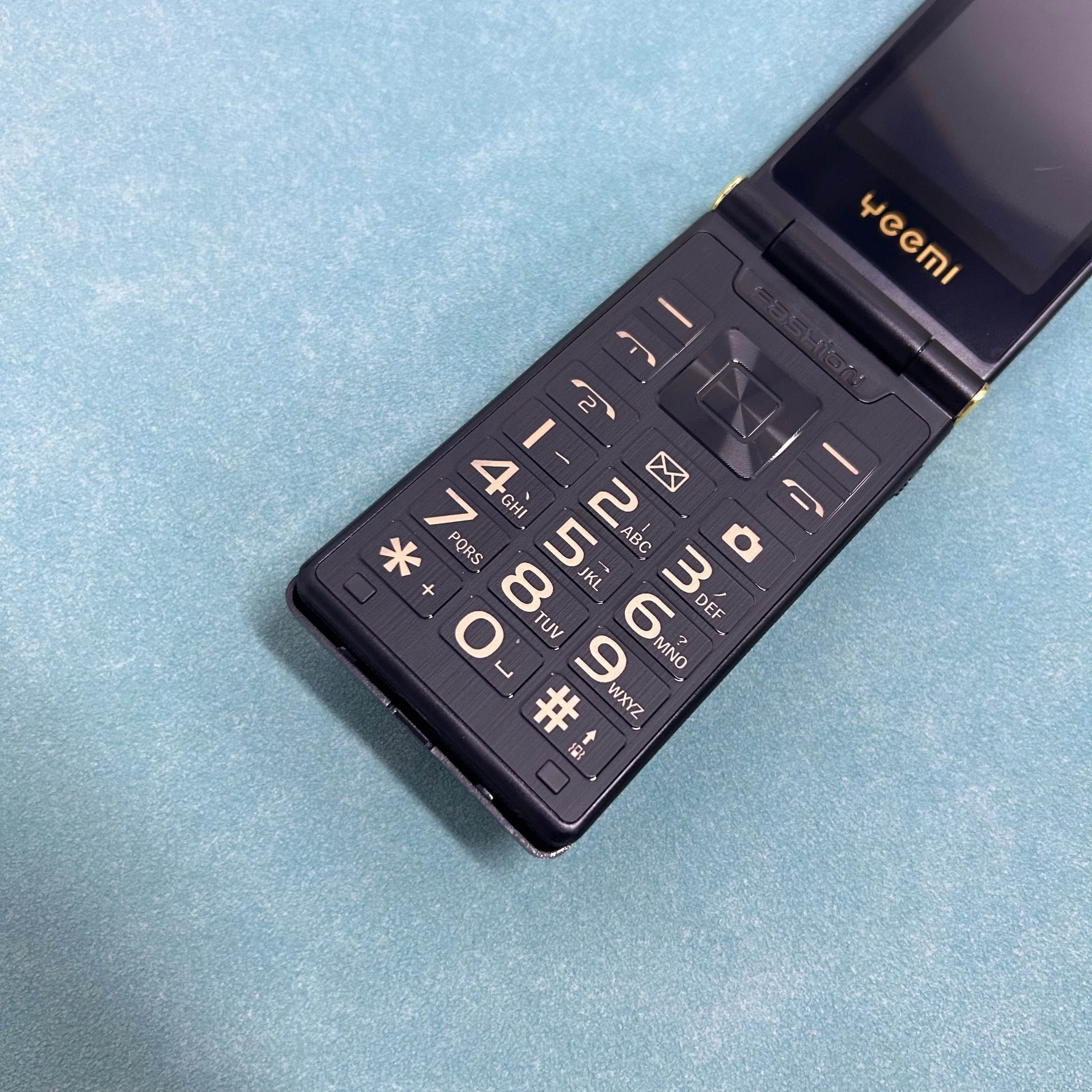 YEEMI G10-C Flip Mobile Phone 2.8inches MTK 2G GSM Dual SIM Card FM Mp3/Mp4 Bluetooth Big Keyboard Game Torch CellPhone