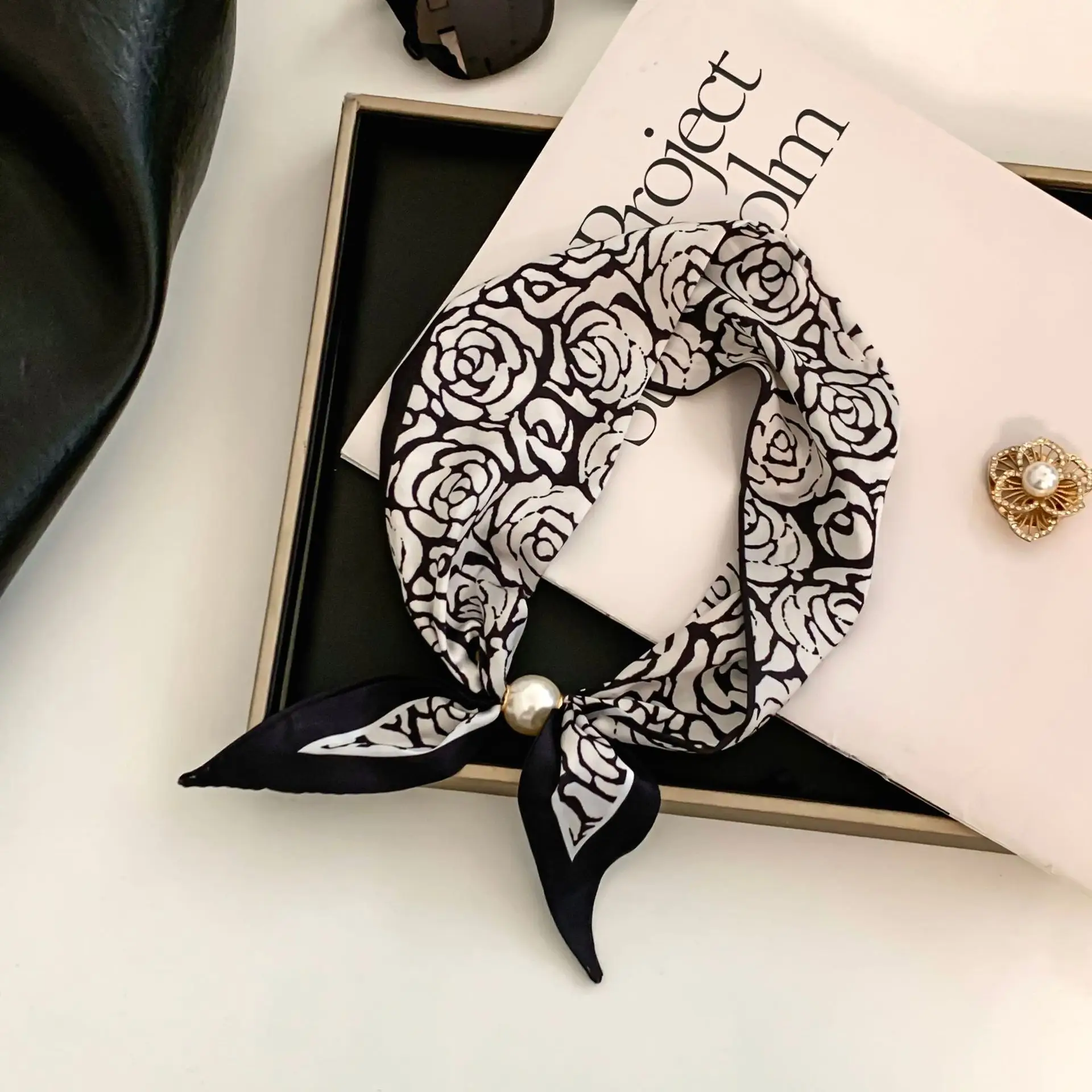 Cashew Flower zijden sjaal Moeiteloze sleutelbeenketting Nekwarmer met parelketting Sjaal met magnetische sluiting