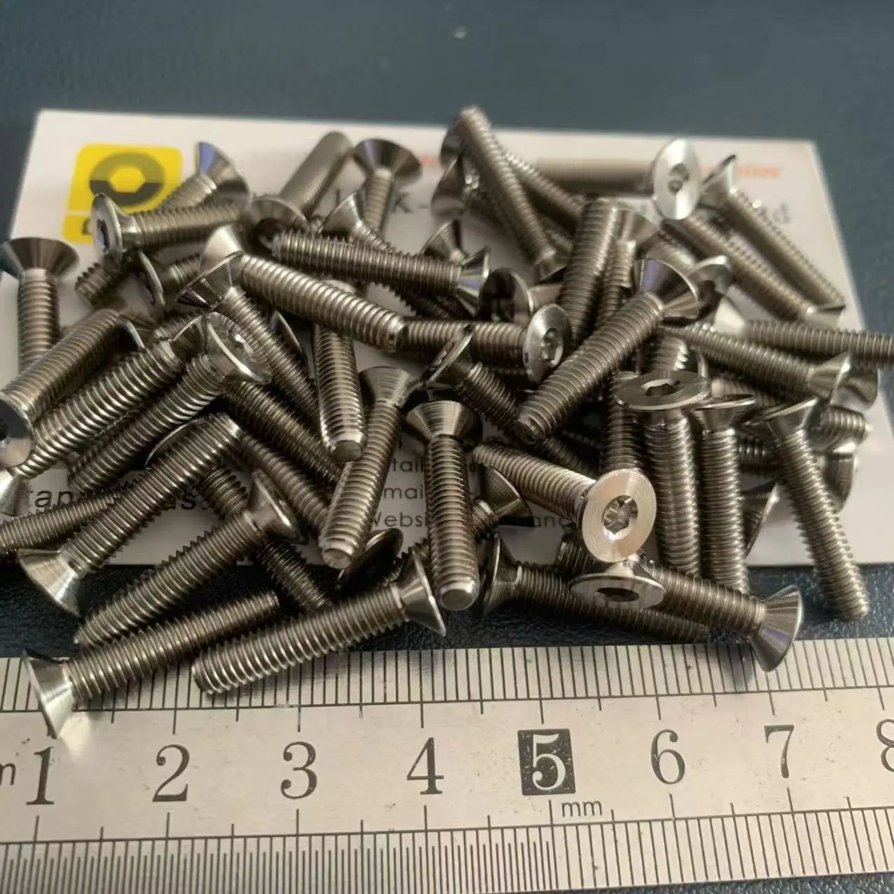 M4 * 8 10 12 14 16 18 20 25 مقبس سداسي من التيتانيوم غاطس/برغي برأس مسطح Gr5