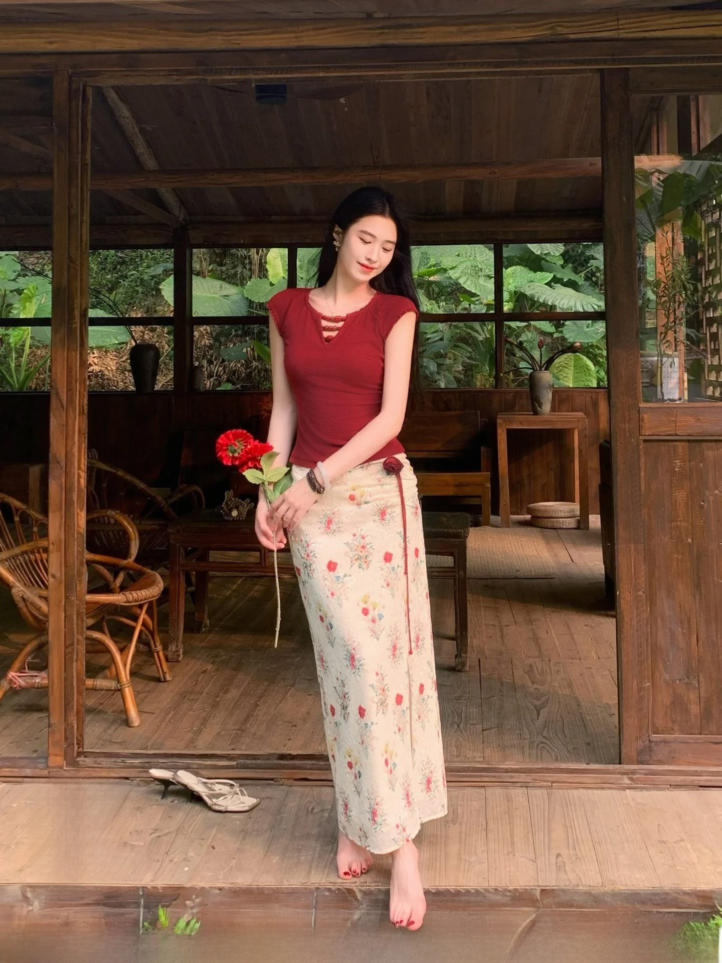 

Lingshi Zhihe Red Silk Brocade New Chinese Style Slim Fit Set Women's Summer Floral Knitted Top High Waist Skirt Fashion Set