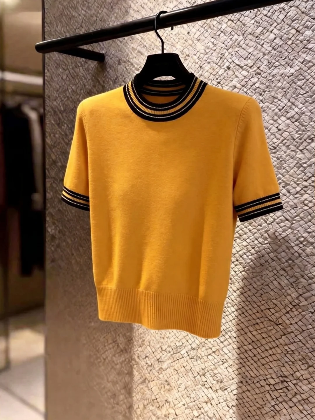 

Fashionable Color Block Design Short Sleeve Knitted round Neck Soft Comfortable Stylish Top for Women Commute Style Korean Ve...