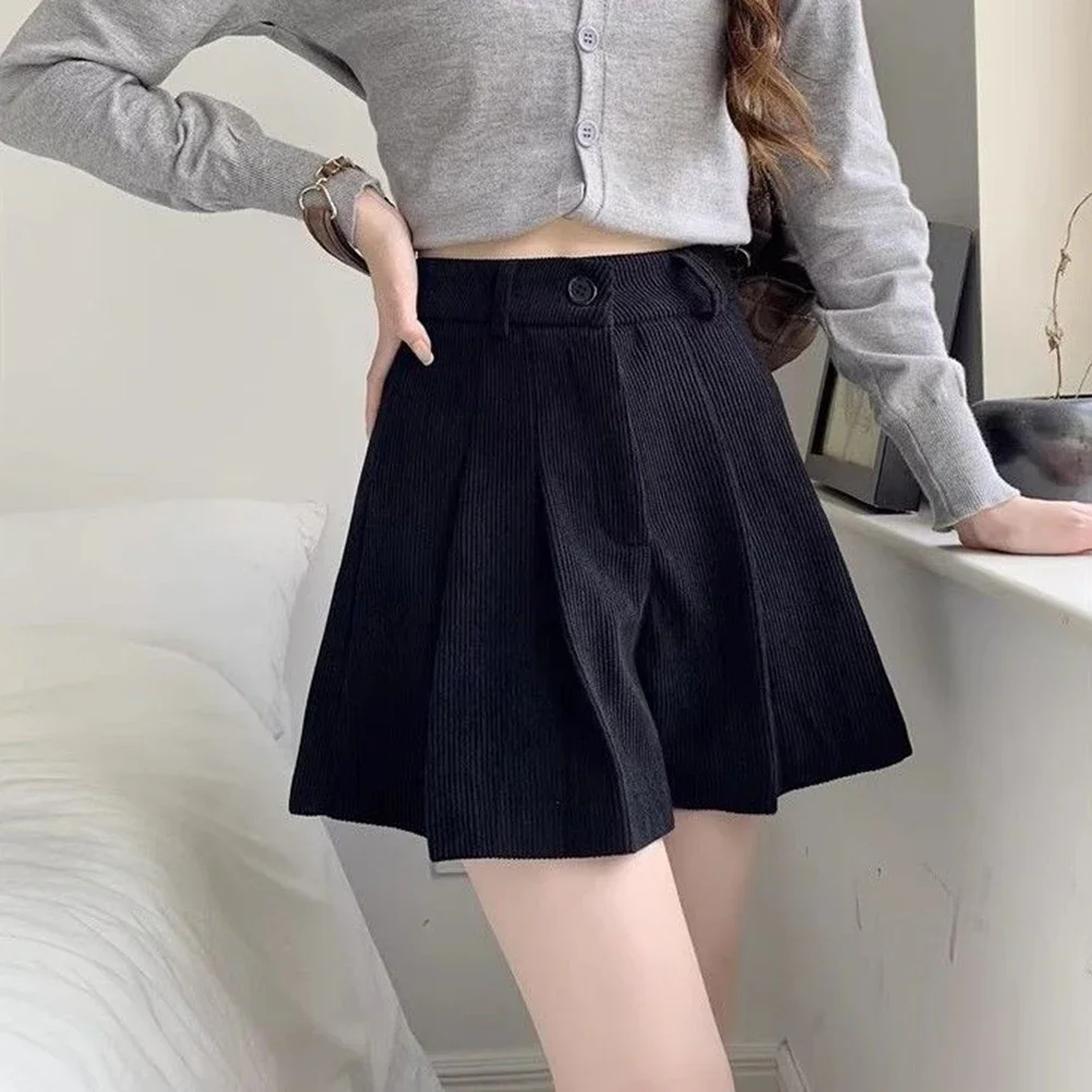 شورت نسائي مطوي ملابس سروال قصير غير رسمية نمط بلون مناسب للربيع والخريف حالة جديدة تمامًا