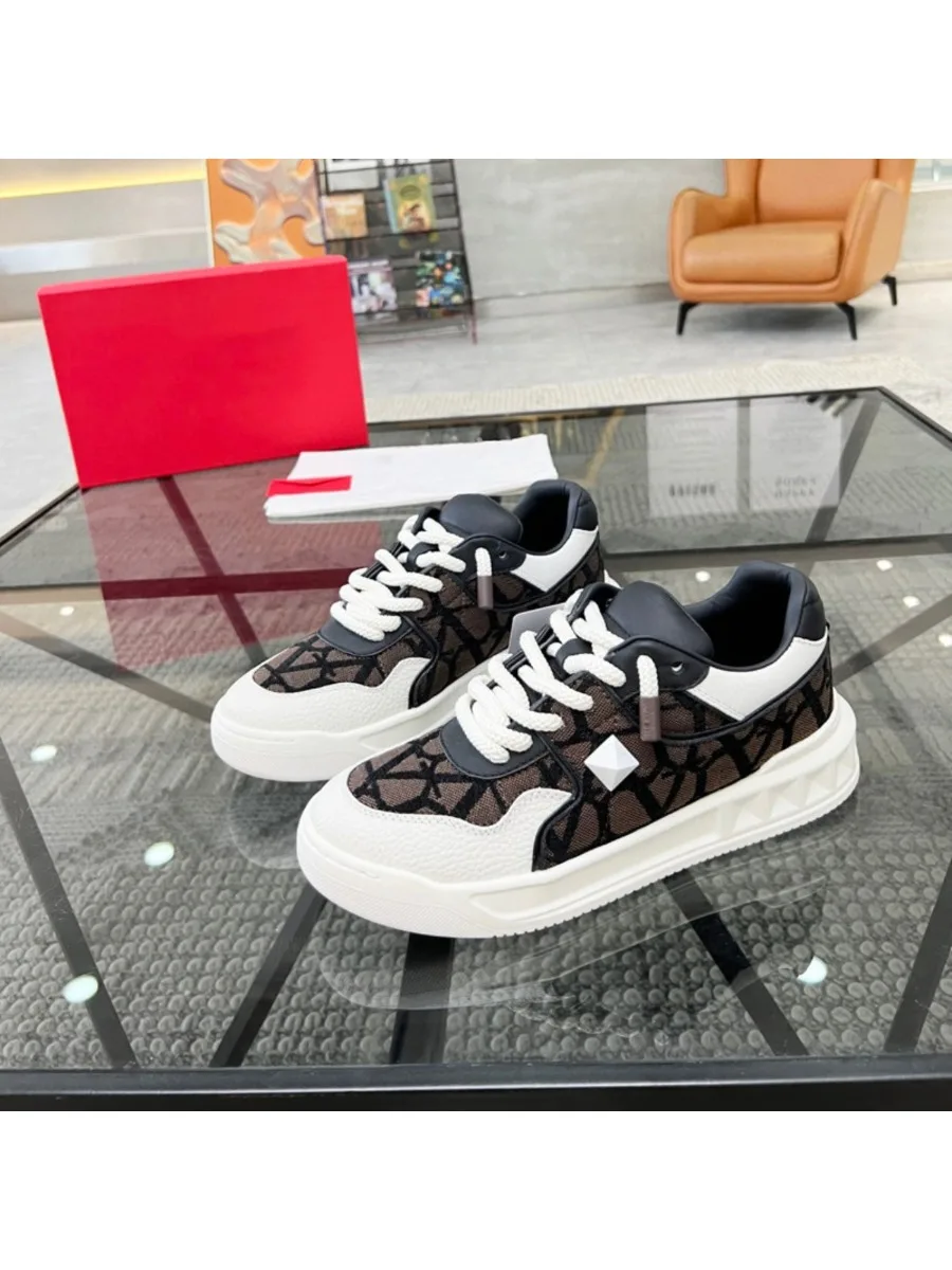 Nieuwe leren herensneakers met print, luxe designer skate-schoenen met bezaaid platform en sleehak, ademende mode-casual trainers, zomer - afbeelding 2
