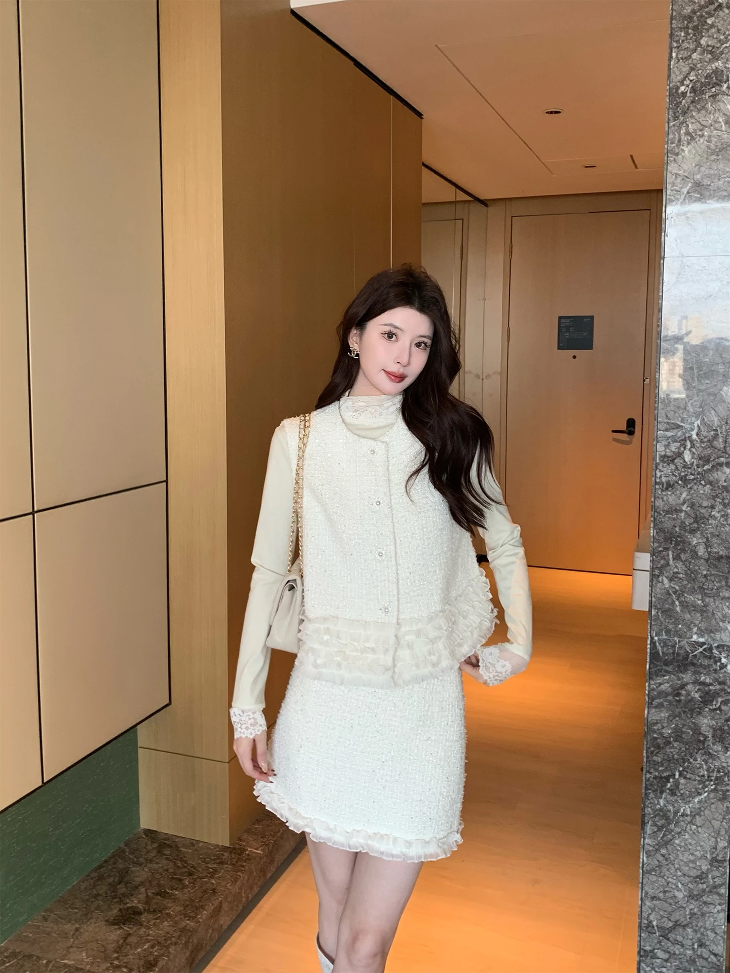 

Комплект из шерстяной ткани Kun Total Luxury: Женский утепленный жакет с декоративными элементами и юбка, модный повседневный зимний костюм из двух предметов