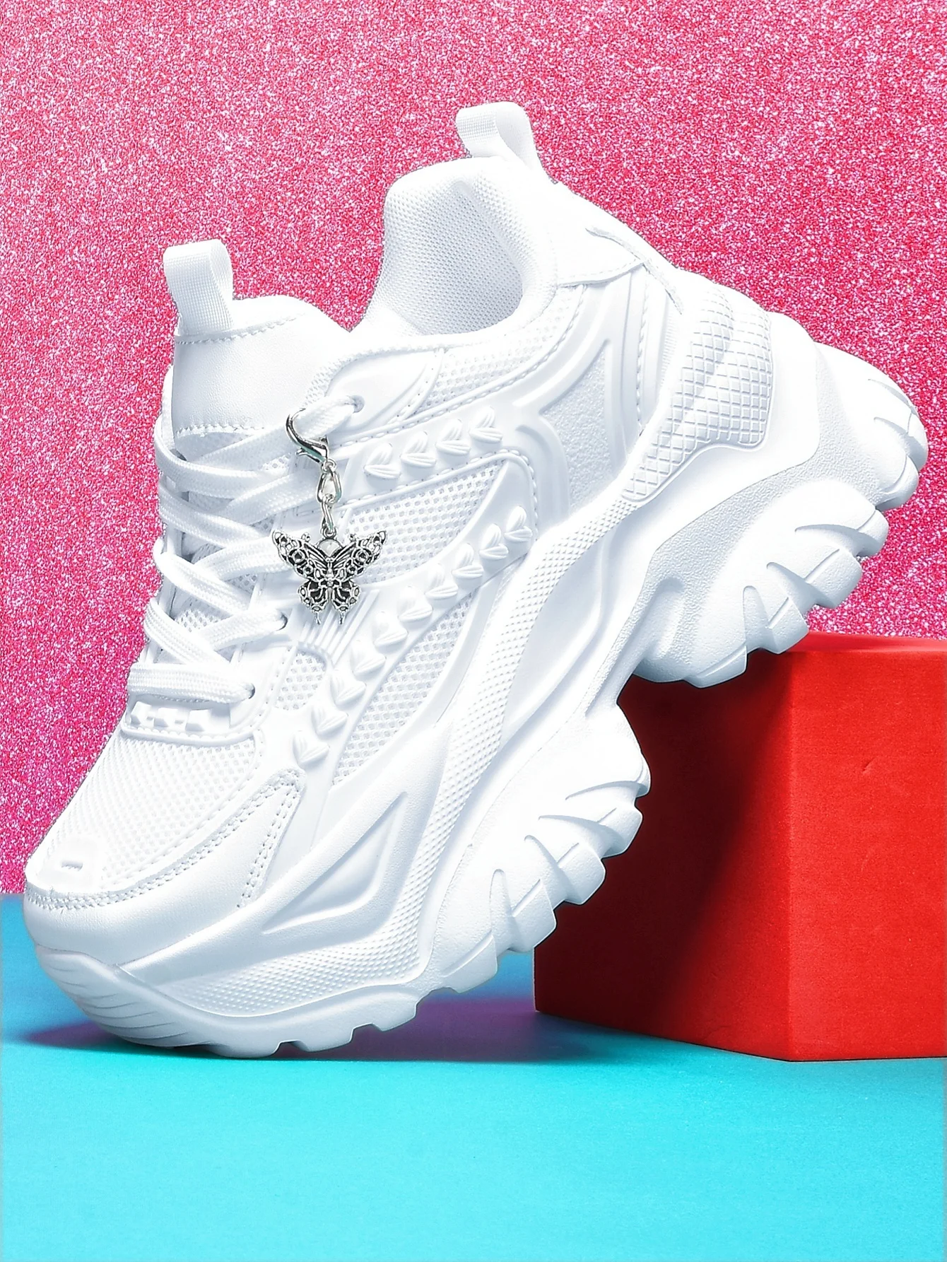 Zapatos vulcanizados informales de moda y versátiles Trbottomyy de suela gruesa blanca de 7cm con zapatos de cadena con colgante decorativo de mariposa plateada, cómodos zapatos vulcanizados de suela blanda para mujer