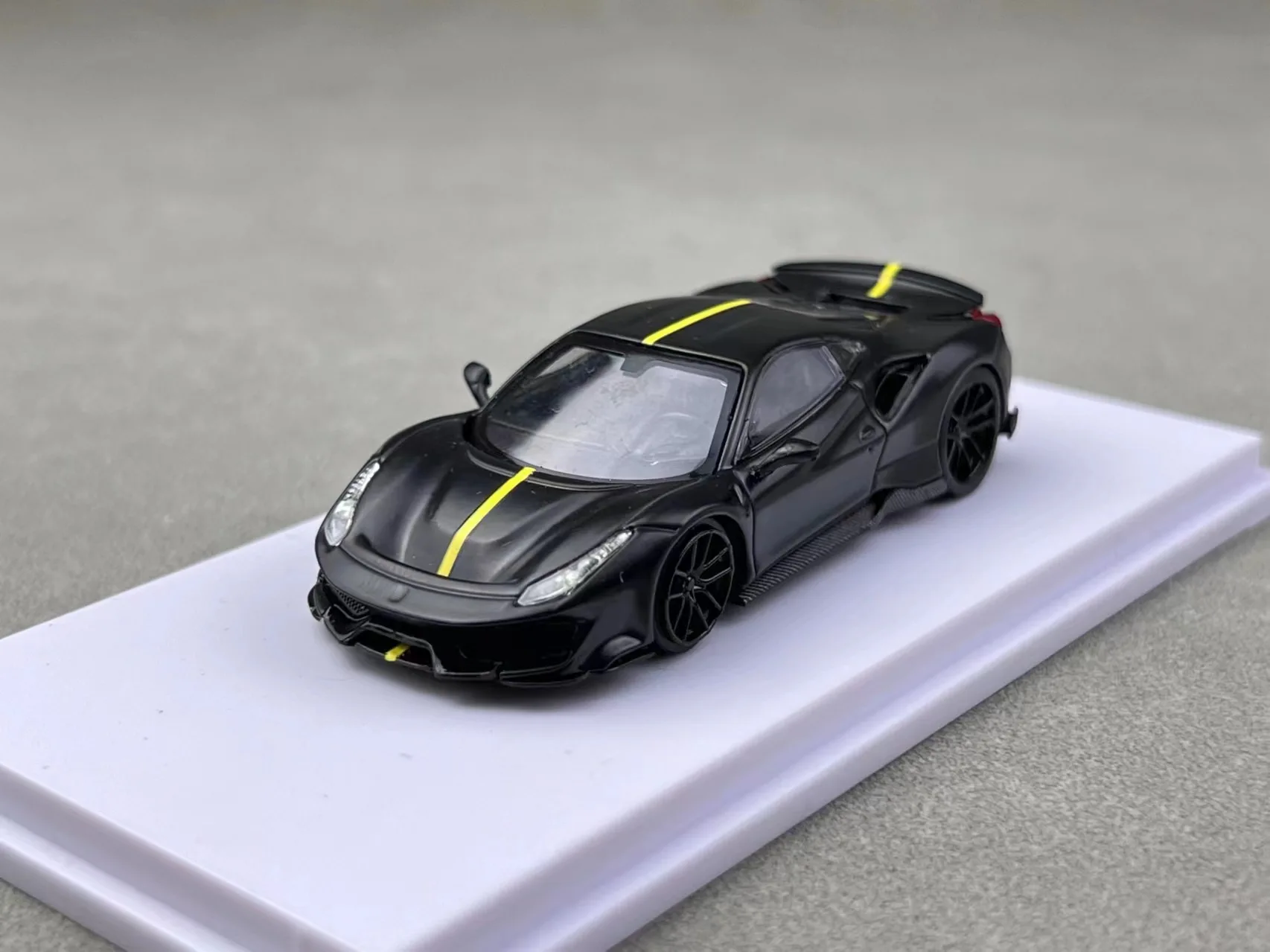 DCM 1:64 Novitec 488 Pista Metallic black /White limited999 Diecast Model Car