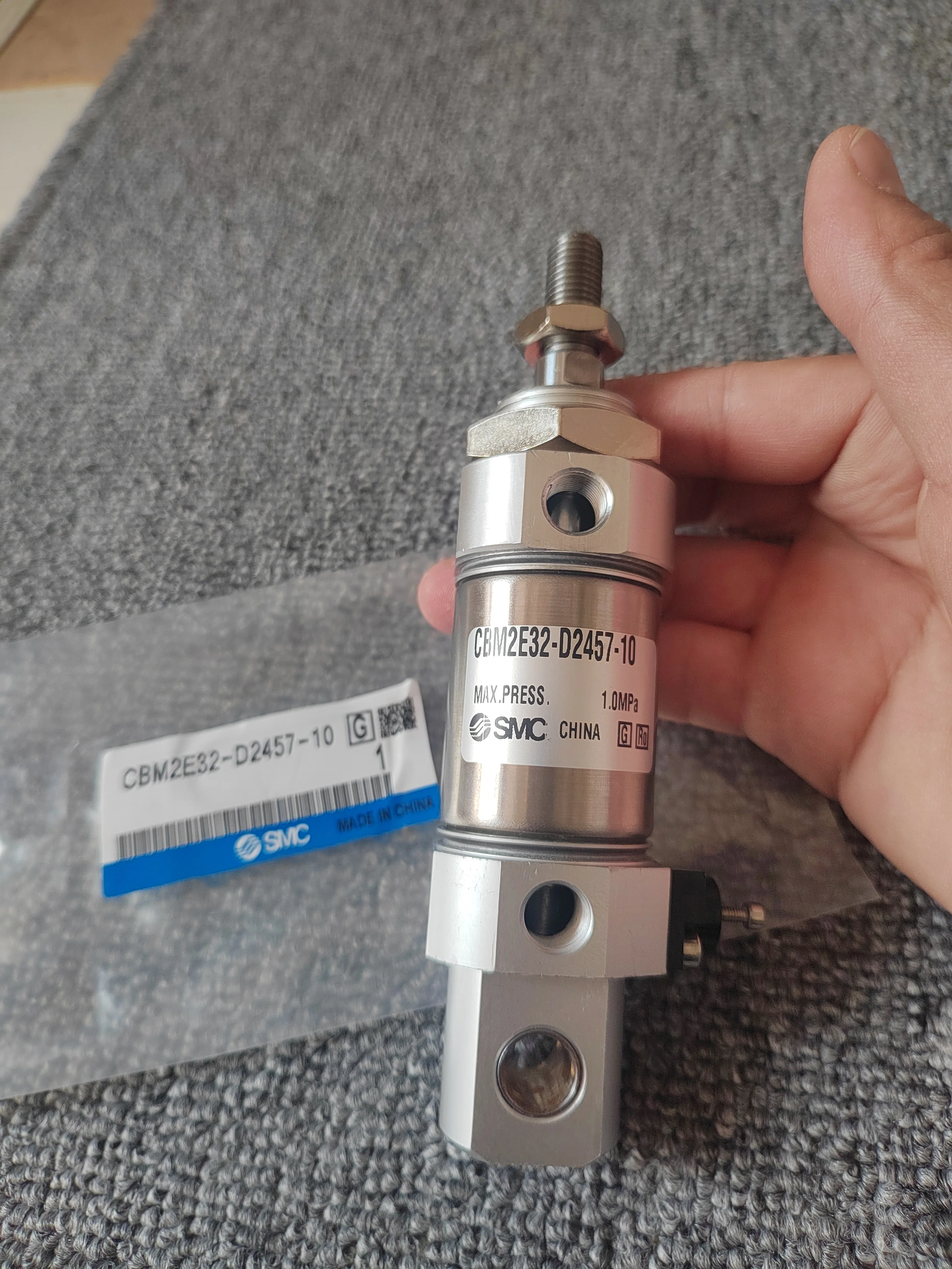 

CBM2E32-D2457-10 FSQD SMC with end lock to prevent falling Air Cylinder: Standard Type Double Acting, Single Rod CBM2E series