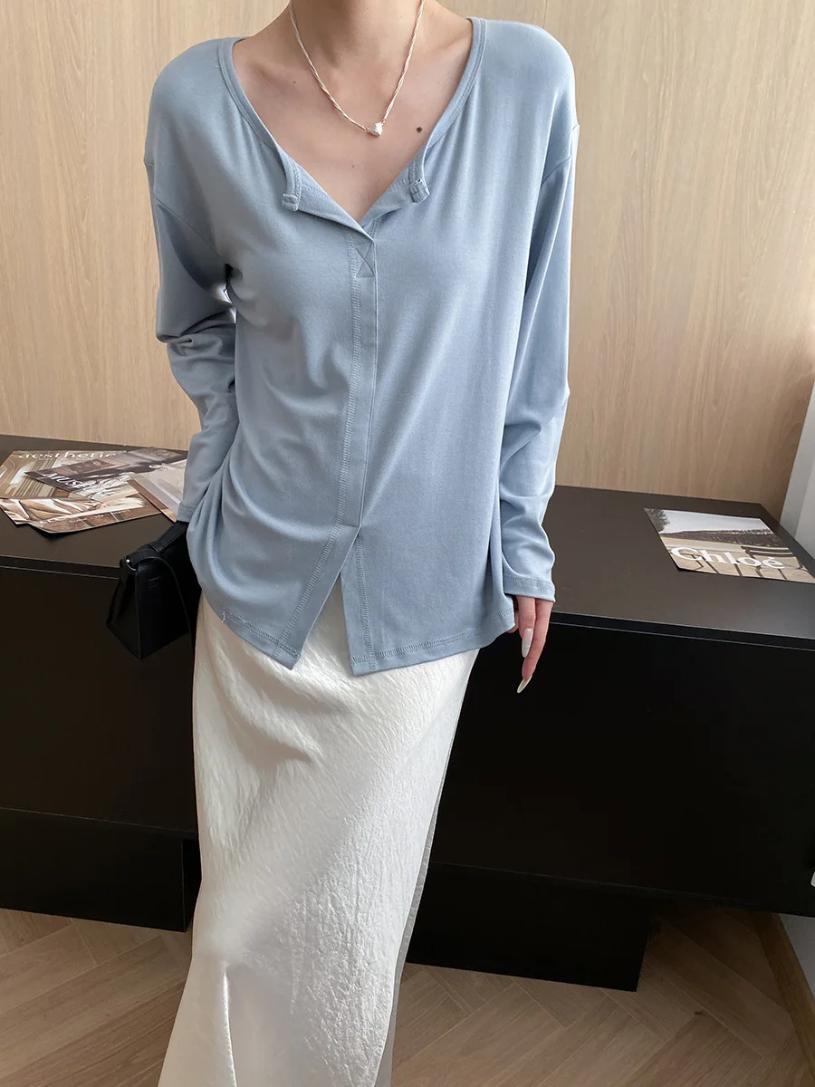 

Simple and relaxed half placket V-neck loose slimming long sleeved T-shirt