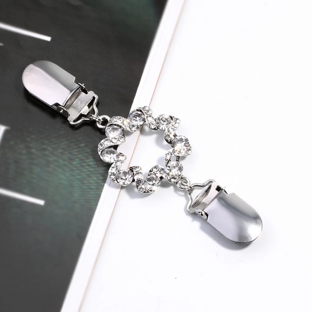 

2Pcs Silk Scarf Buckle Pearl Corsage Fashionable Brooch Clothes Decor Creative Corsage Delicate Stylish Scarf Clip Accessories