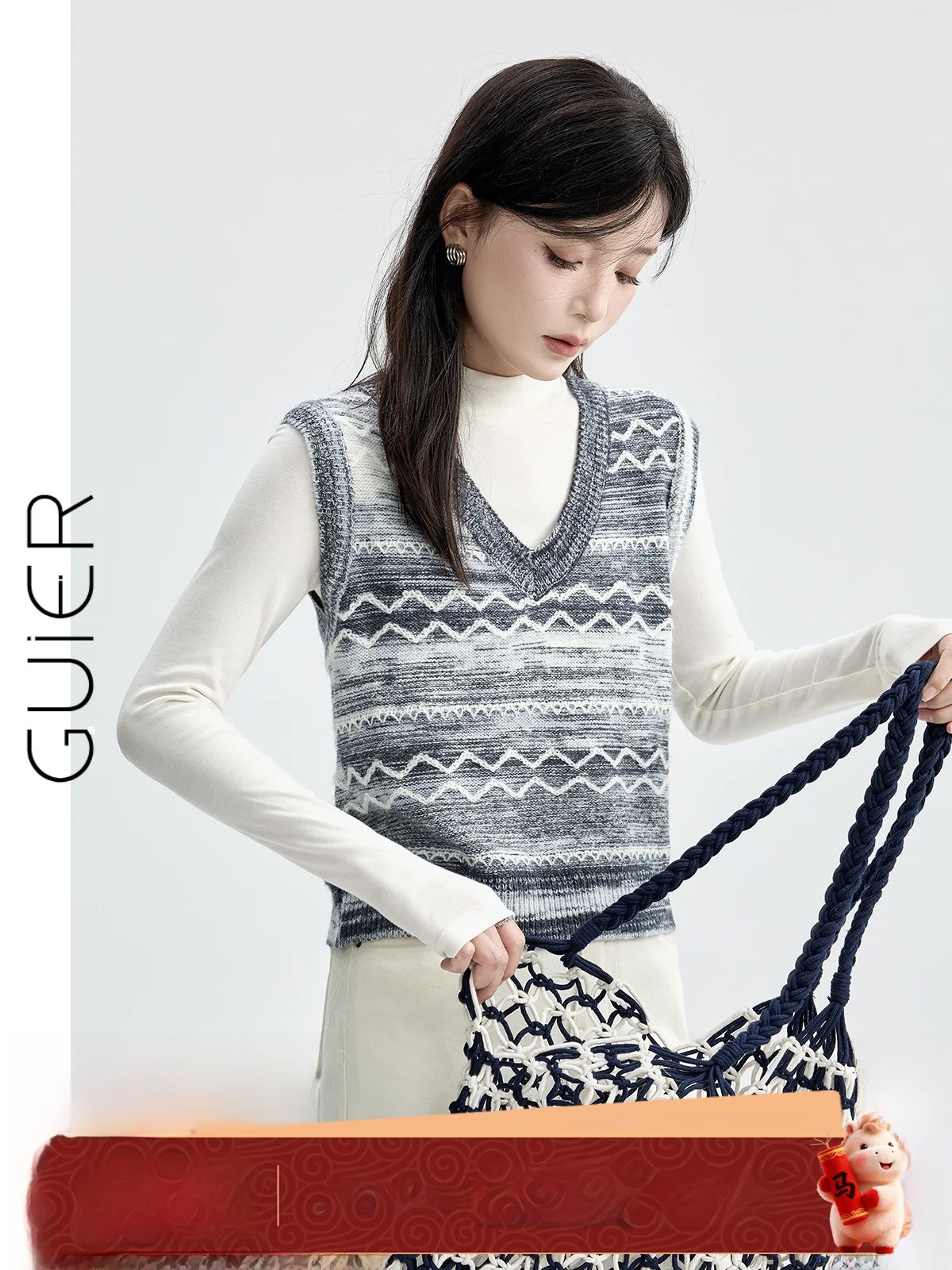 

Guierv Knitted Vest Women's V-ne Svel Sweater Vest Striped Design Layering Top for Autumn 2025 New Arrival
