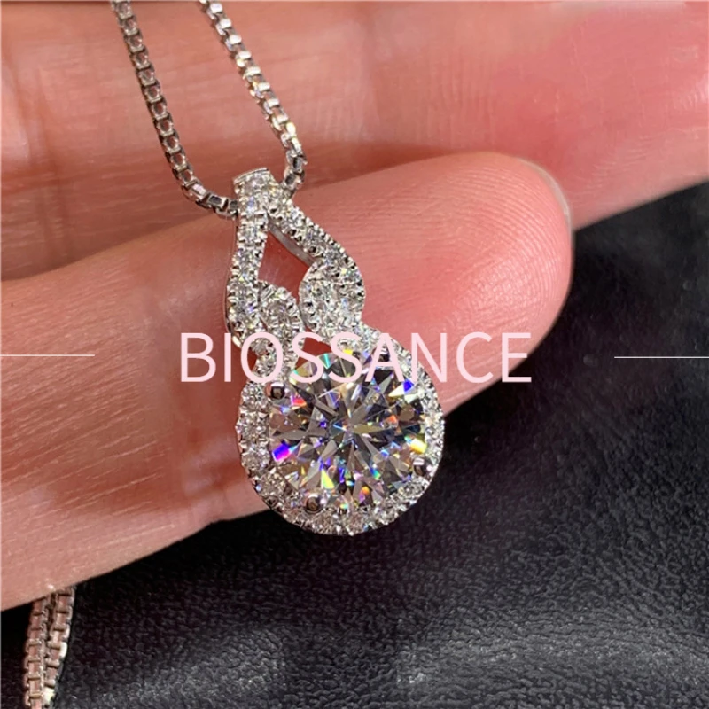 BIOSSANCE Exquisite 1 Carat / 2 Carat Four-Claw Inlaid Moissan Diamond Hoist Pendant Necklace For Women'S Jewelry Accessories