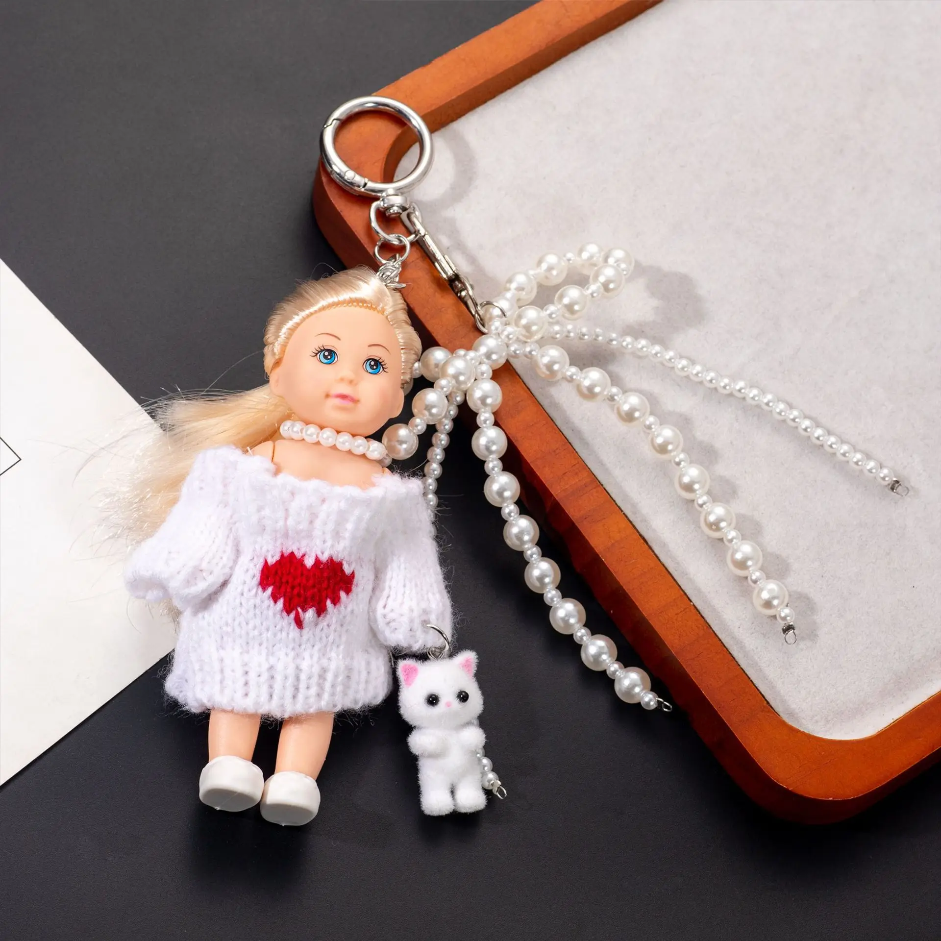 

Новая милая и очаровательная кукла-пони с косичкой, брелок-подвеска для сумки в виде свитера с бантом и бусинами, универсальные аксессуары для сумок