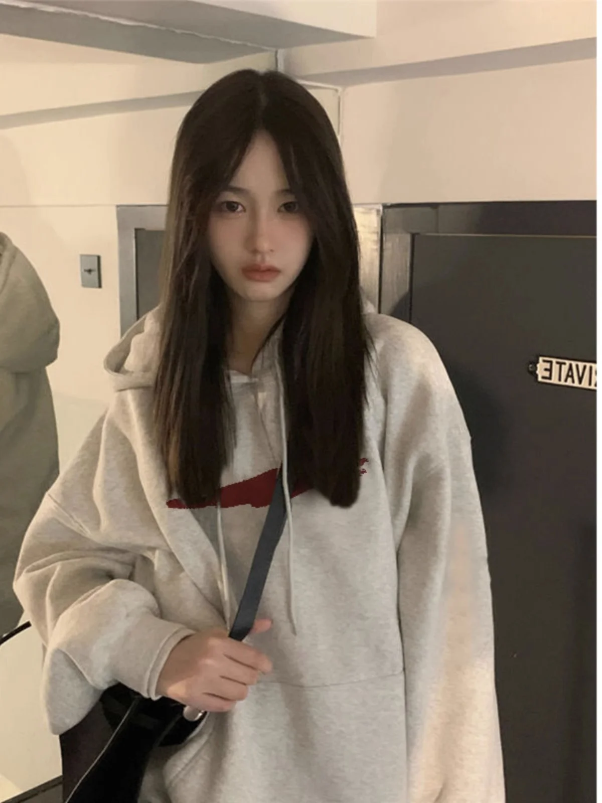 سترة نسائية أساسية بغطاء للرأس مطبوعة على الطراز الأمريكي القديم، ملابس مريحة وجميلة للطلاب، ملابس خروج عصرية ودافئة وناعمة وغير رسمية وفضفاضة