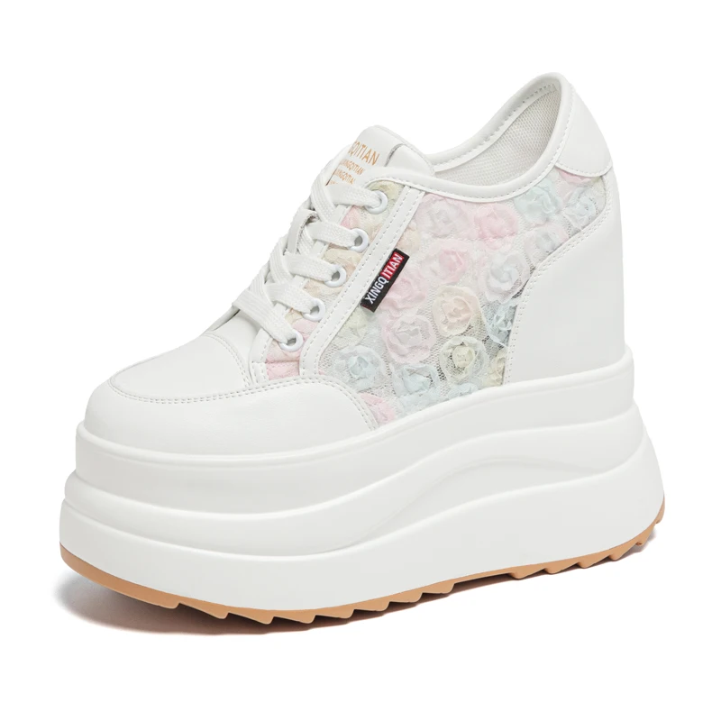 

Новые женские ботильоны на платформе с каблуком-танкеткой, 13 см, белые, с кружевом, из сетчатой кожи, модные кроссовки-ботинки на высокой подошве, весенние