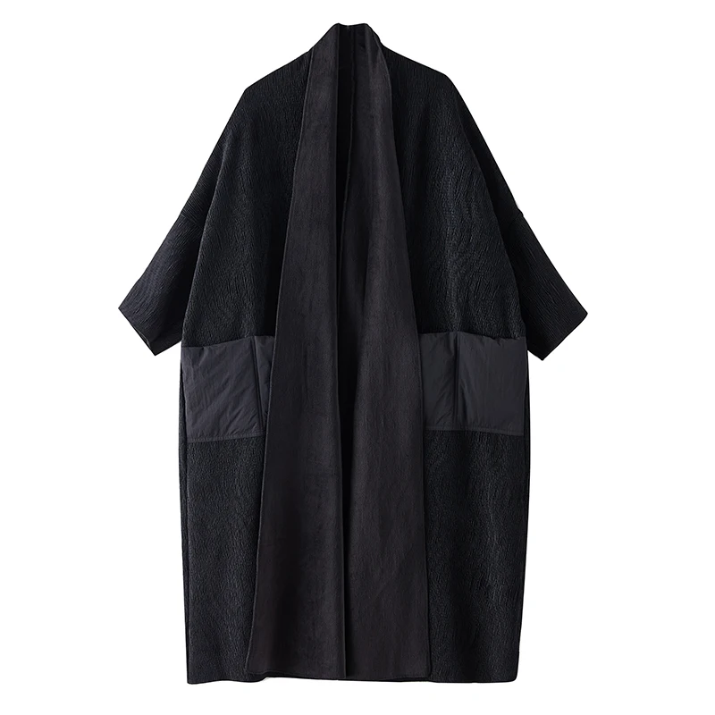 Jesienno-zimowy nowy płaszcz w stylu retro z teksturą, patchworkowy, o kroju oversize, o średniej długości.