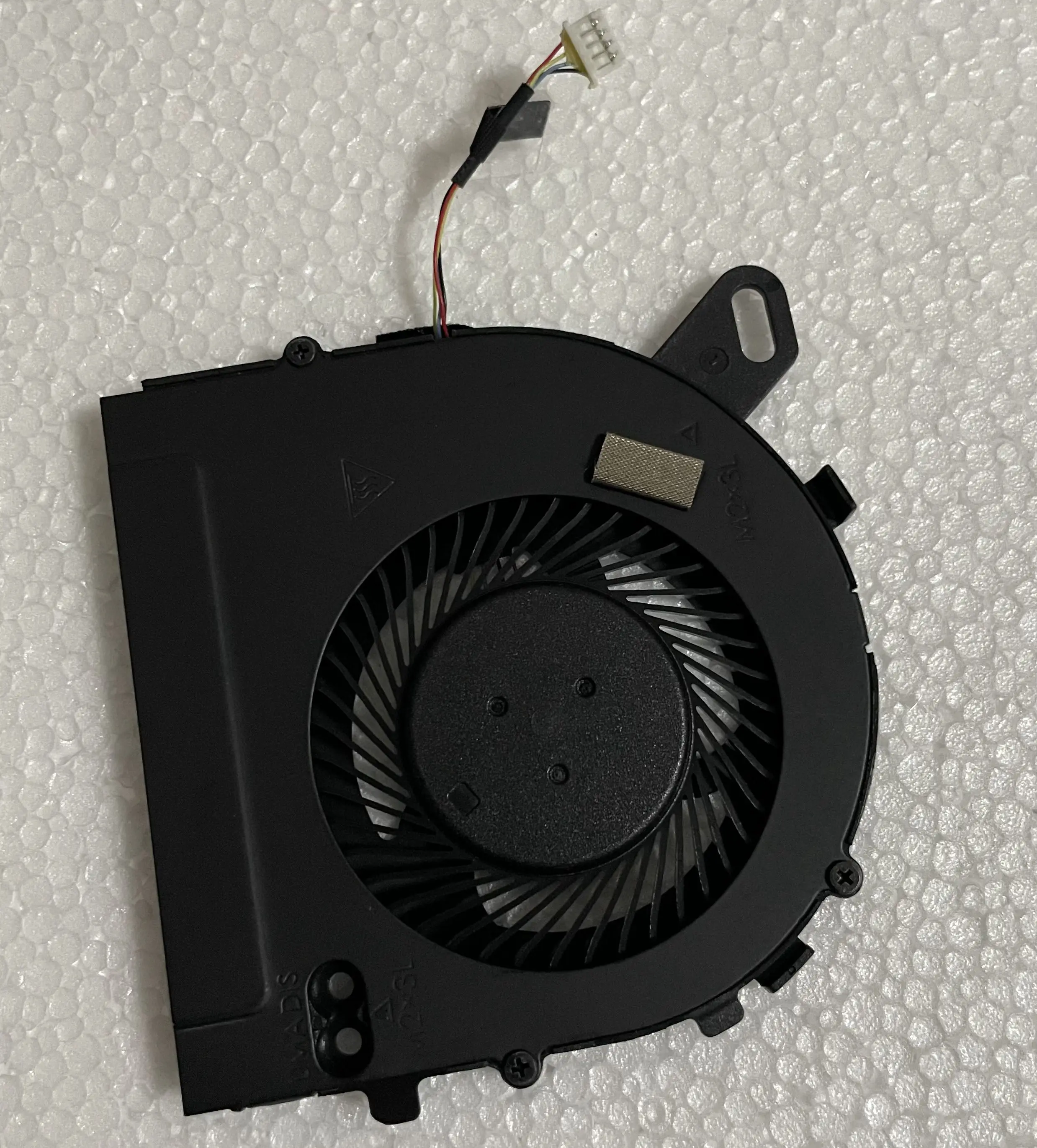 1pc NEW Cpu  cooling  fan for Dell Inspiron 15 7560 7572  Vostro 5468 5568 V5468 V5568  0W0J85 W0J85 0W0J86 W0J86 DC28000ICR0