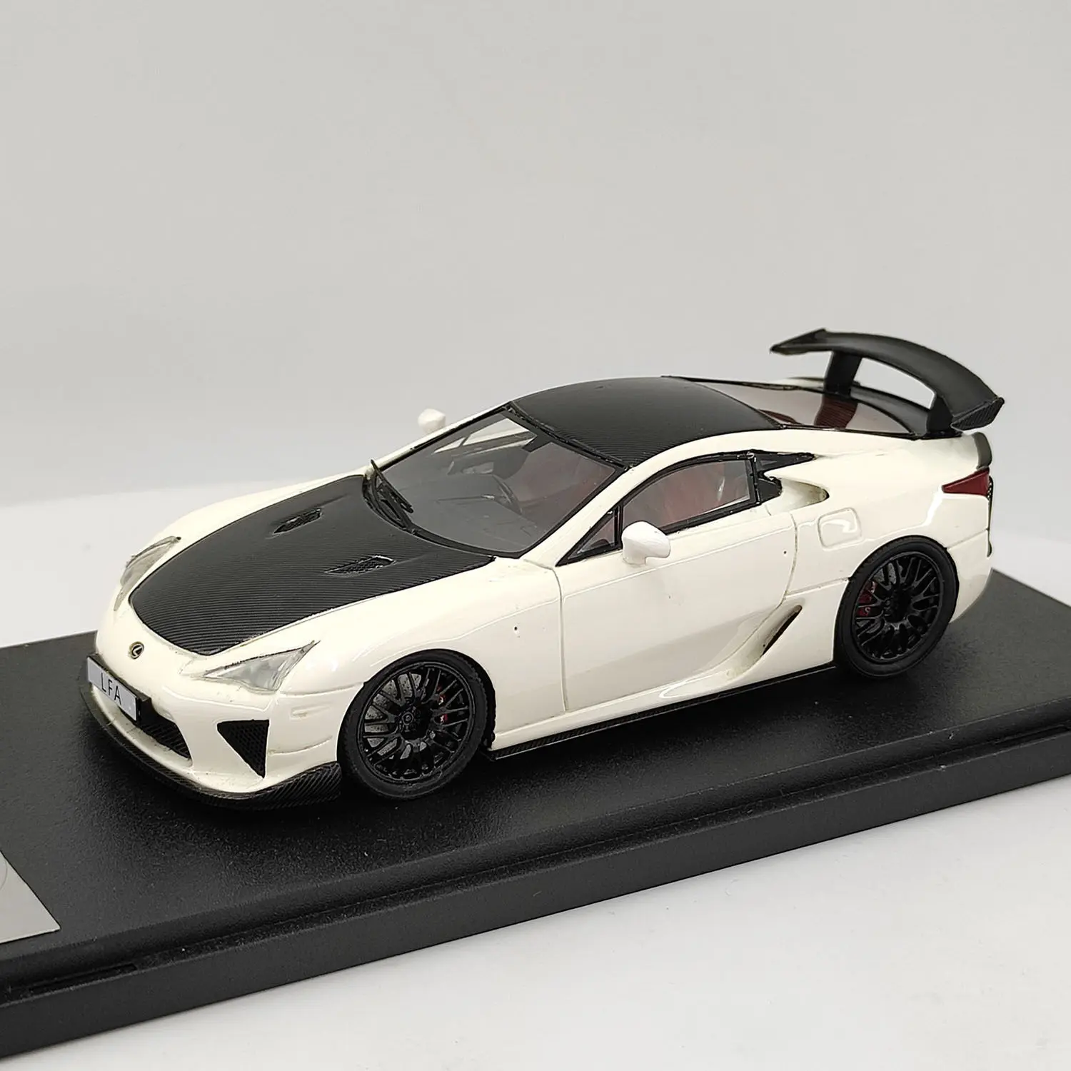 Odlewany model samochodu Peako Lexus LFA w skali 1:43