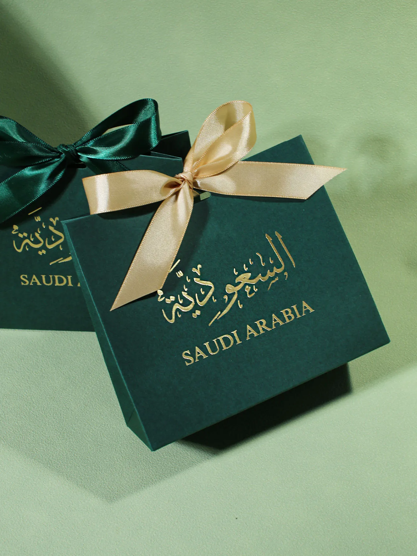 10 schicke Saudi-Themen-Geschenkboxen mit „Saudi-Arabien“-Drucken und Satinschleifen, geeignet für Feiern zum Nationalfeiertag
