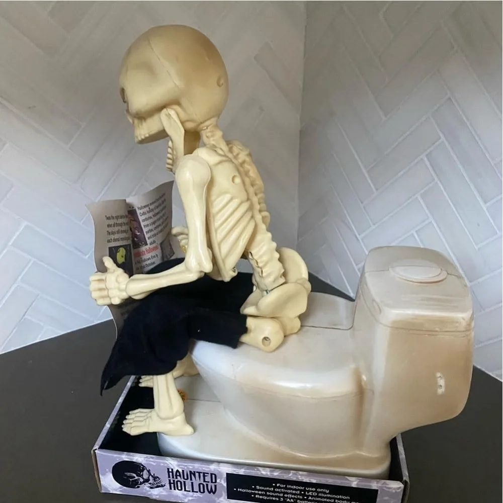 Reading Newspapers Farting Skeleton on Toilet Skull Decoration Sitting On The Toilet Potty Skeleton Animated Decor Spooky