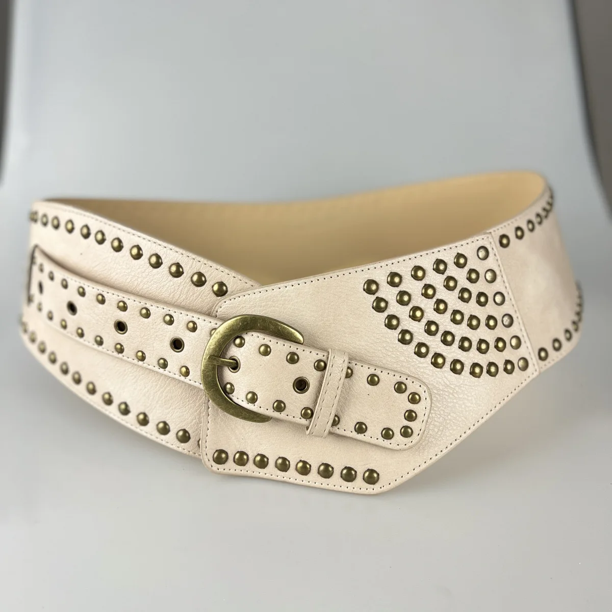 Wide waistband for women with a sense of luxury, fashionable and versatile decoration, paired with a skirt and a trendy rivet