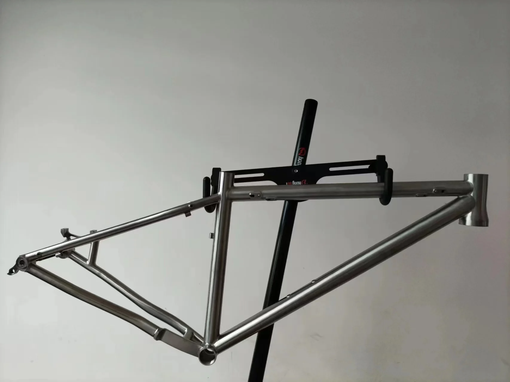 Thru-axle 12*142/148 Grade 9 Titanium Alloy Bike Frame 27.5'' with BSA68 Bottom Bracket and Post Brake for Mountain MTB Bicycle