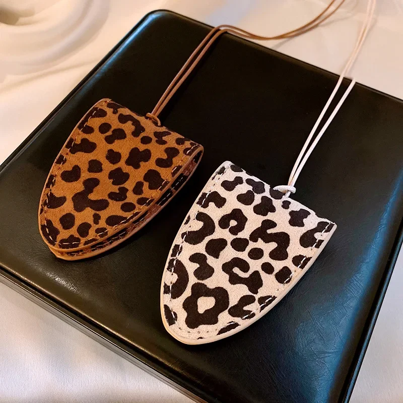 

Leopard Print Leather Sunglasses Clip Women's Necklace Versatile Chain Neck Hanging Rope for Sweaters Accessories