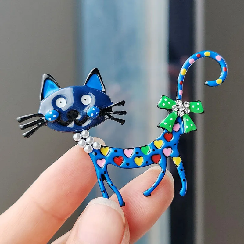 Mode Niedlichen Cartoon Blau Rot Katze Broschen Für Frauen Emaille Tier Brosche Pins Corsage Party Büro Casual Schmuck Geschenke – Detail 1