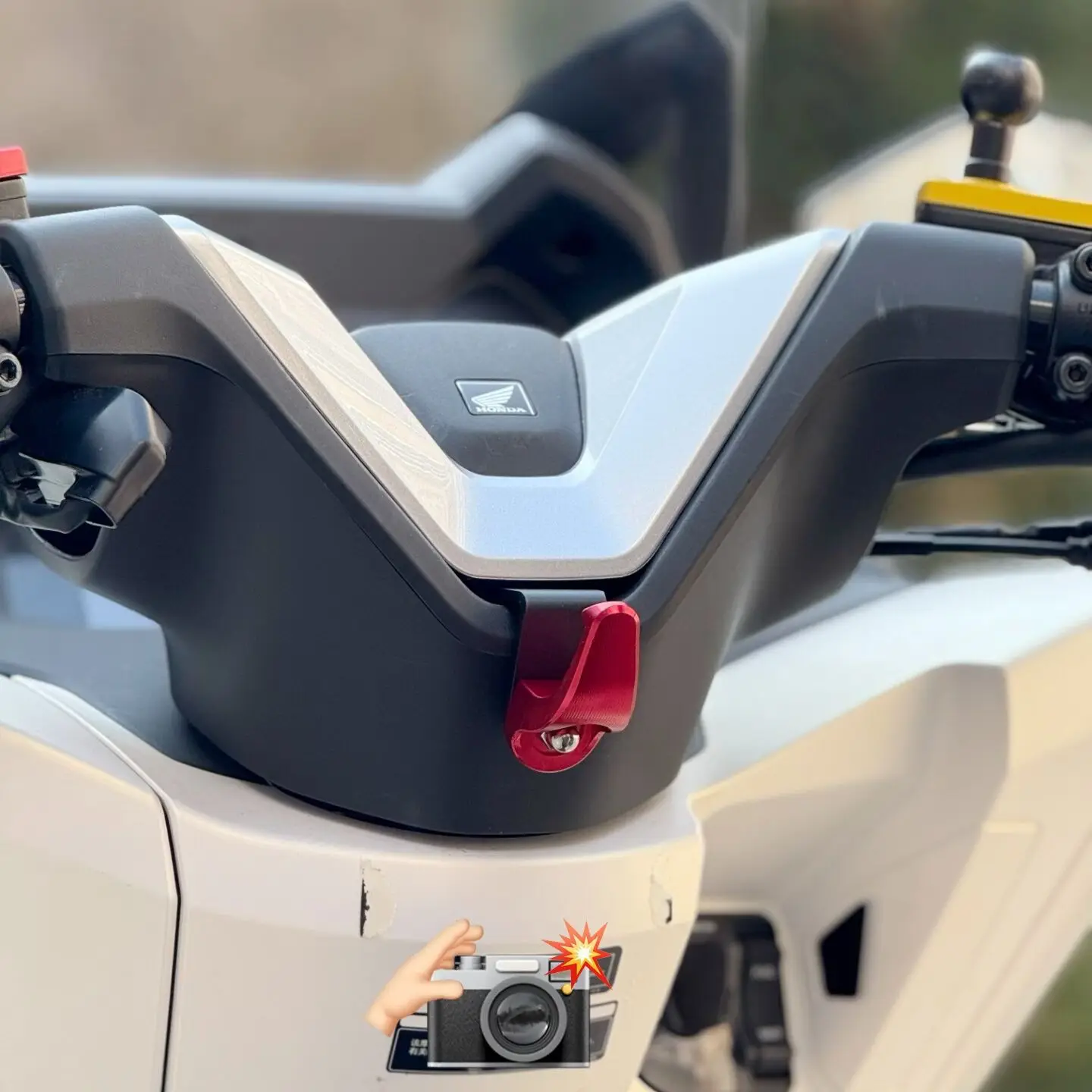 

Suitable for 2025-26 Honda PCX160 aluminum alloy folding hook, non-destructive installation of handlebar storage hook