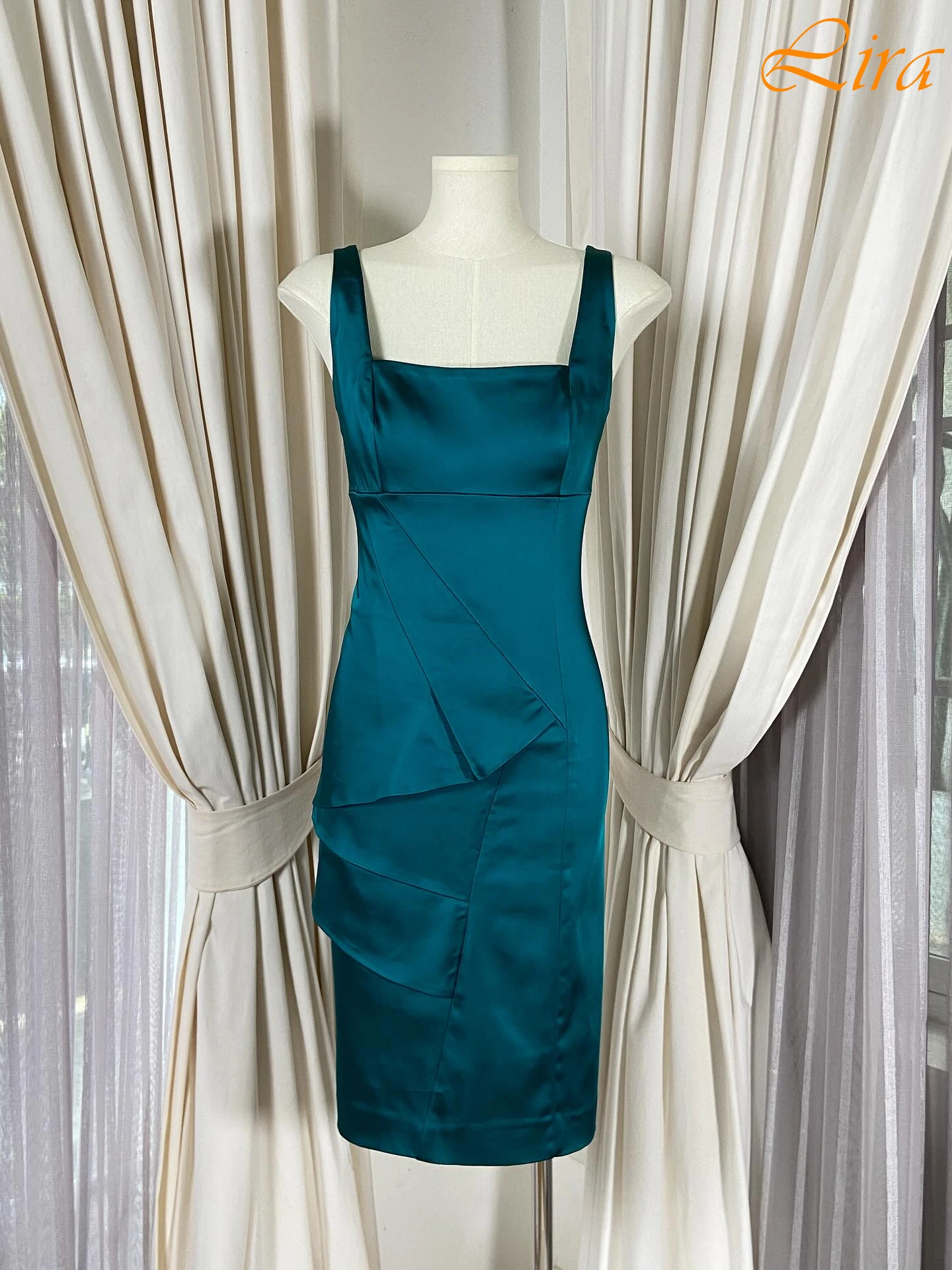 Elegancka, formalna suknia wieczorowa z prostym kwadratowym dekoltem, szyta na miarę, wysokiej jakości, w stylu gwiazd, sukienka na przyjęcie z temperamentem.