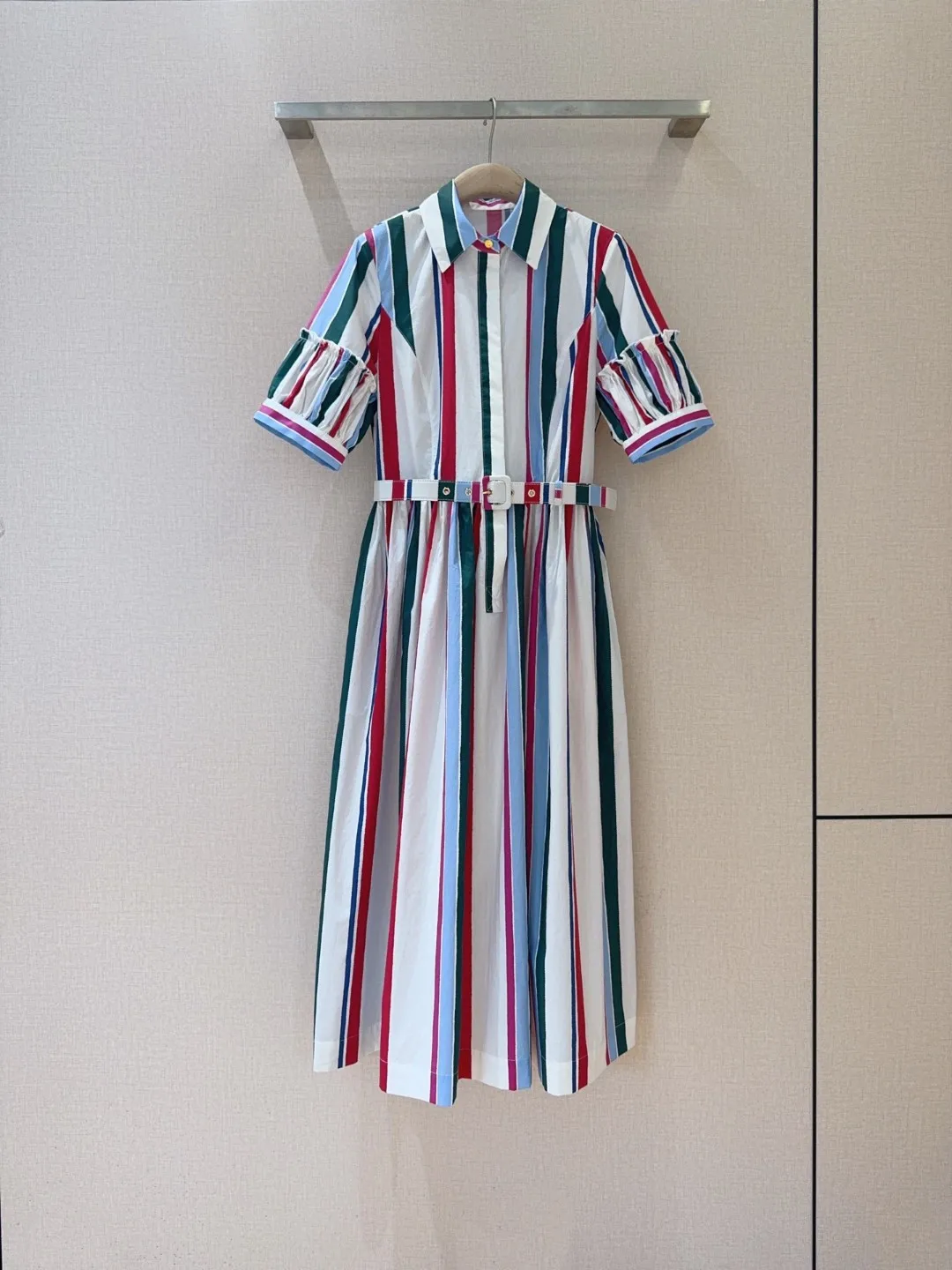2025 Summer Hot - sprzedaż na AliExpress! Wysokiej klasy sukienka koszulowa w kolorowe paski. Wykonane w 100% z czystej bawełny, aby oddychać i jazda na nartach
