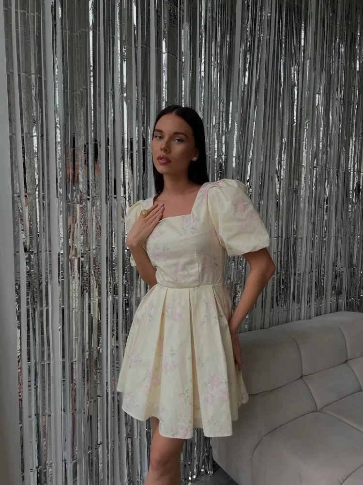 Femmes imprimé fleuri dos découpe à lacets robe Chic à manches courtes col carré a-ligne Mini robes 2026 dame décontracté trajet tenue