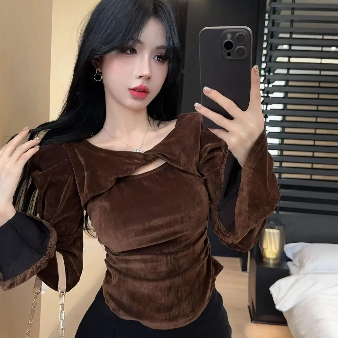 

Женская бархатная футболка с длинным рукавом, облегающая, с круглым вырезом, для ранней осени, сексуальная, с короткими рукавами-фонариками, базовая, для повседневной носки, приталенная.