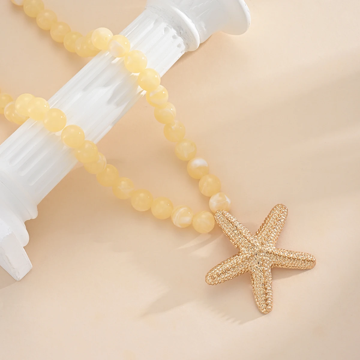 Ocean Theme Pearl Style Necklace Gold Starfish Pendant for Women Summer Beach Jewelry Boho Chic Holiday Accessory Gift Vacation